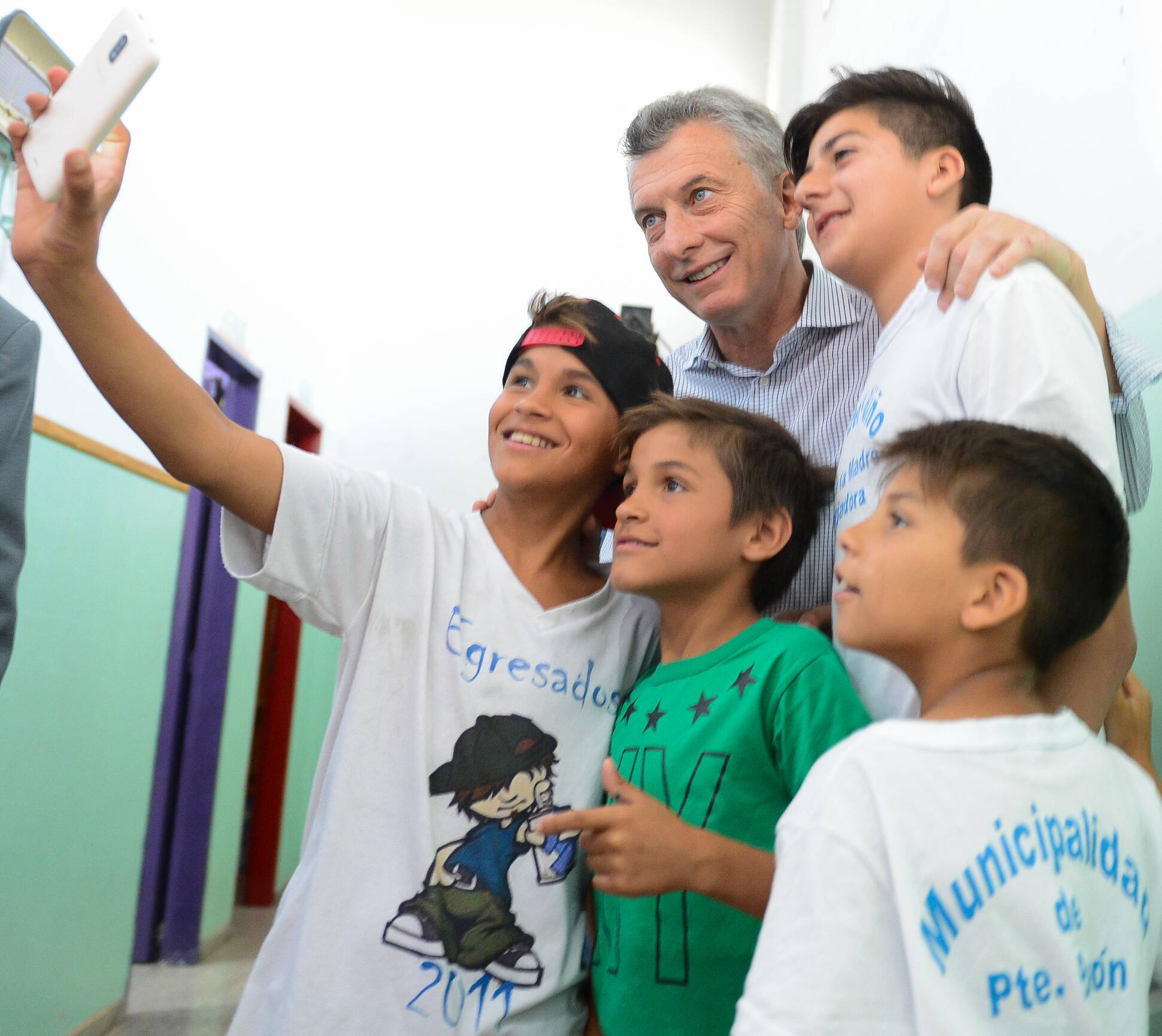 El presidente Macri visitó un hogar de niños en la localidad bonaerense de Guernica