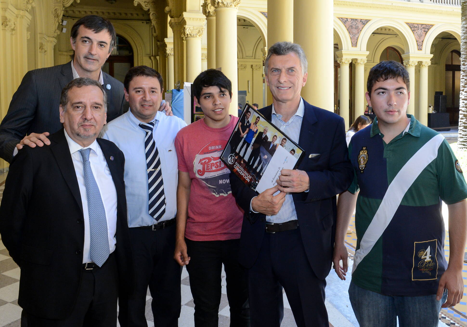 El presidente Macri saludó a alumnos que desarrollaron proyectos de investigación