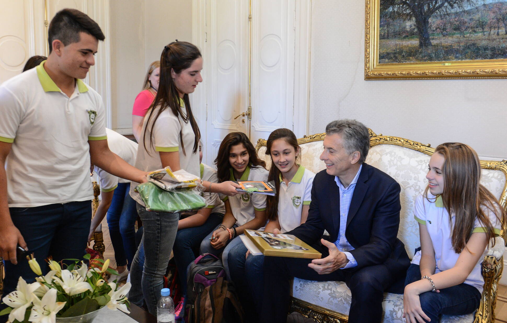 El Presidente compartió un encuentro con estudiantes santafesinos que visitaban la Casa de Gobierno