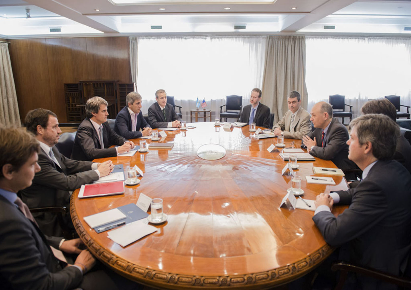 El ministro Prat Gay  se reunió con integrantes del Tesoro de EEUU y de la Reserva Federal.