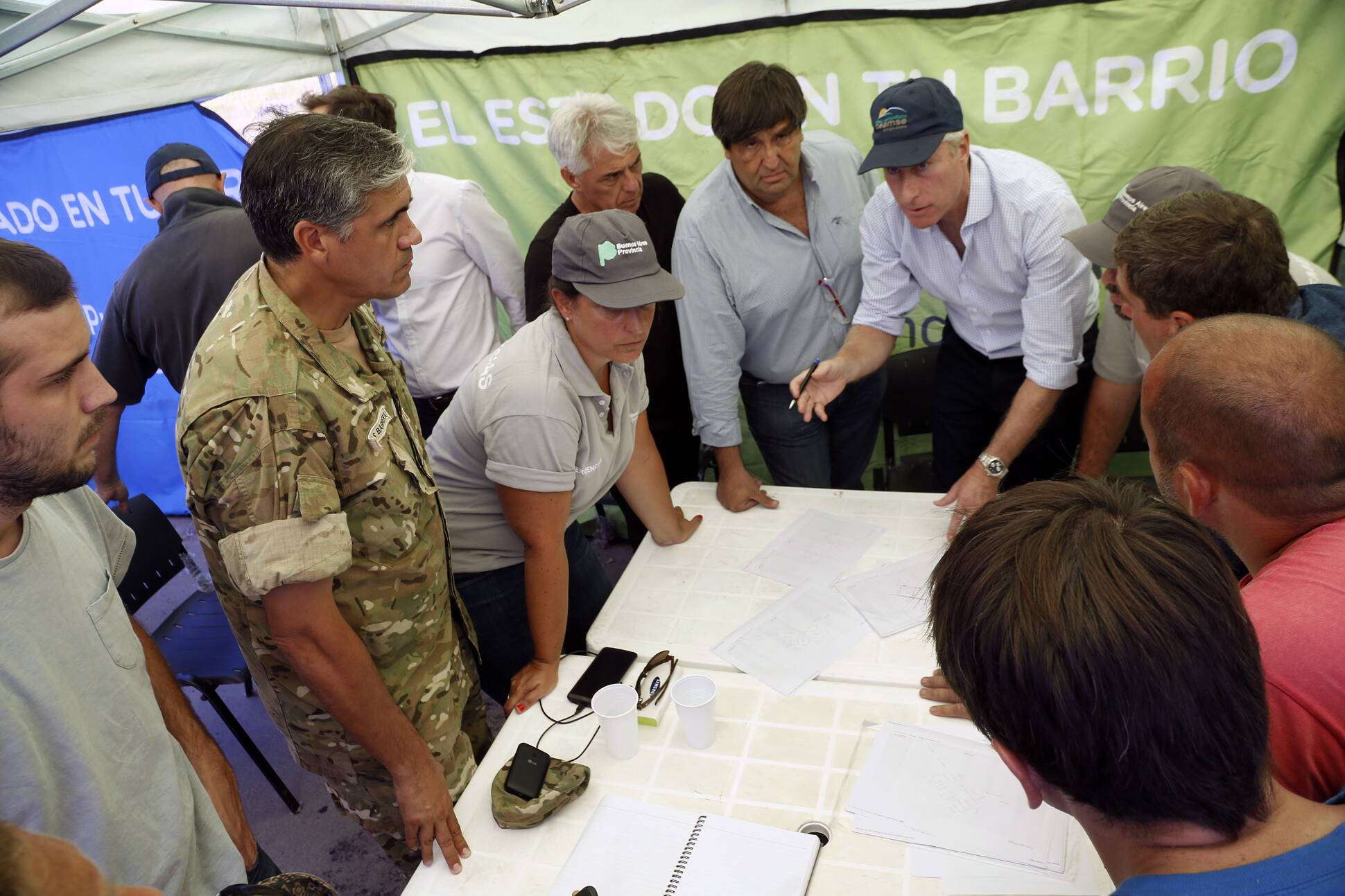 El Gobierno asiste a damnificados por las inundaciones que regresan a sus hogares en La Emilia