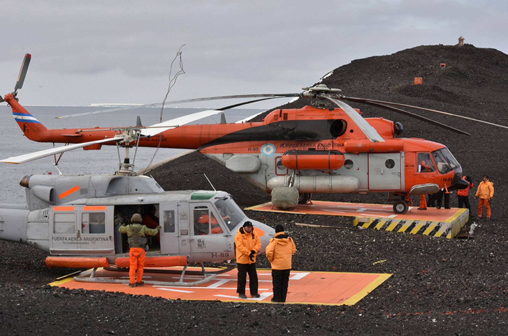 Helicópteros de la Fuerza Aérea se sumaron a la Campaña Antártica