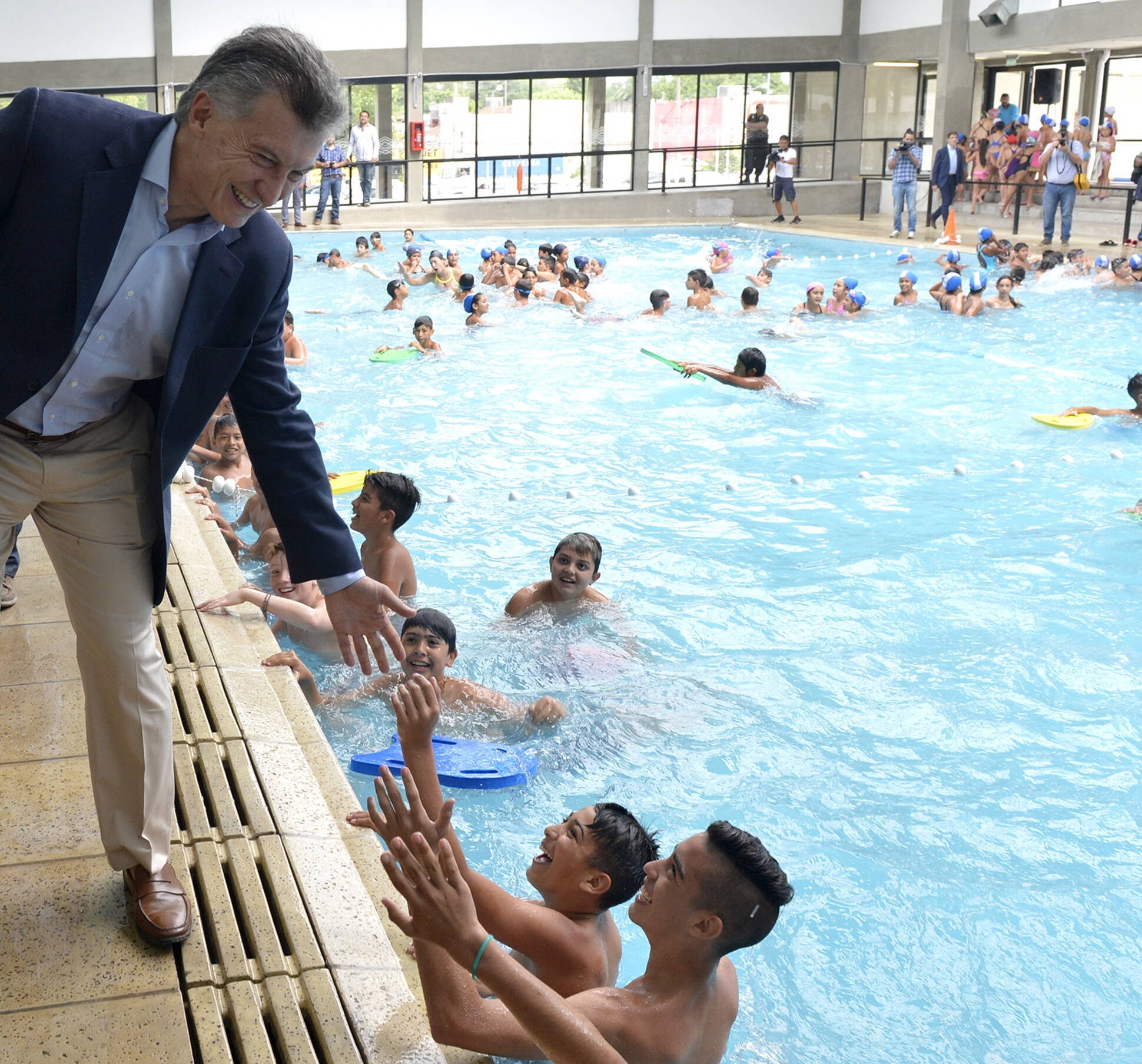 El presidente Macri visitó una colonia de vacaciones en el municipio de San Martín