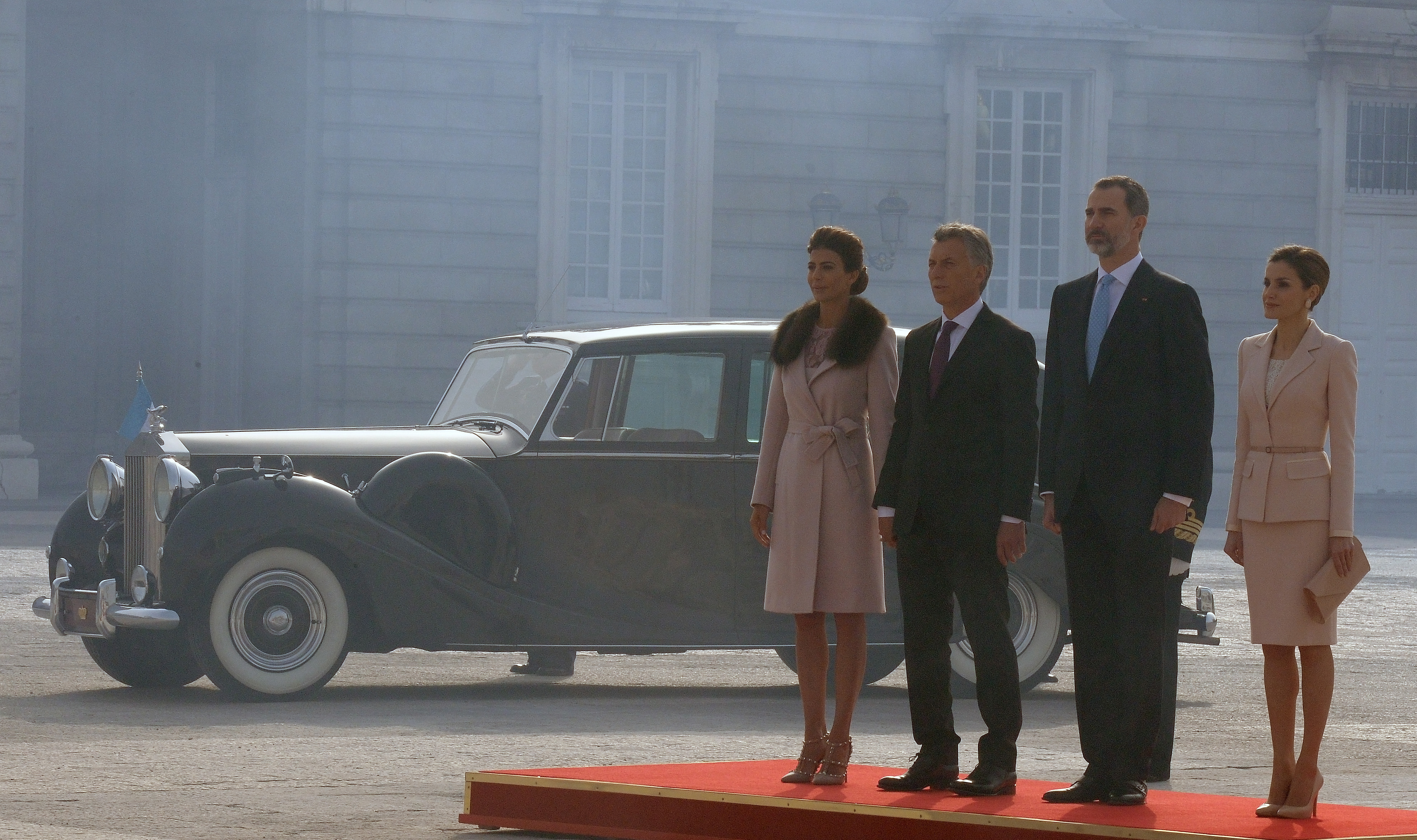 Los reyes de España dieron la bienvenida oficial al presidente Macri 