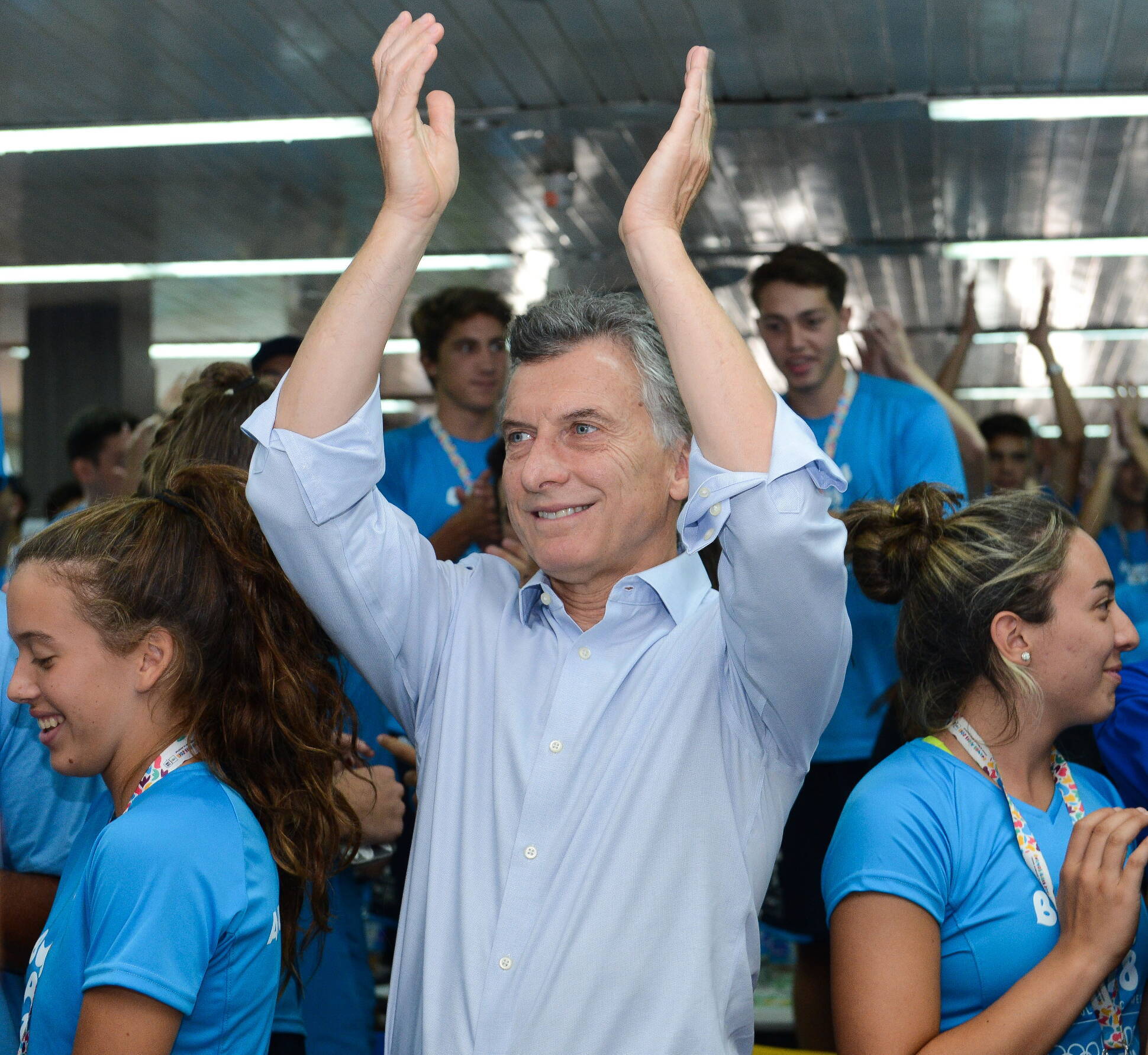 El presidente Mauricio Macri, junto a atletas