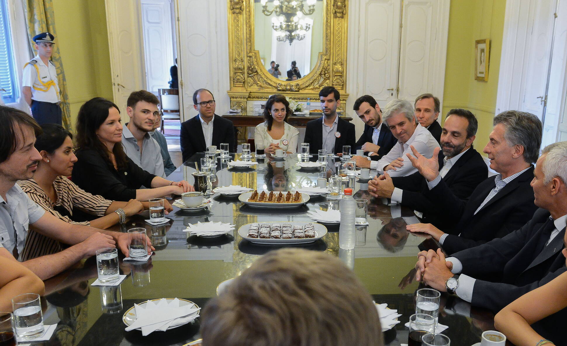 El presidente Macri recibió a los Abanderados de Argentina Solidaria 2016