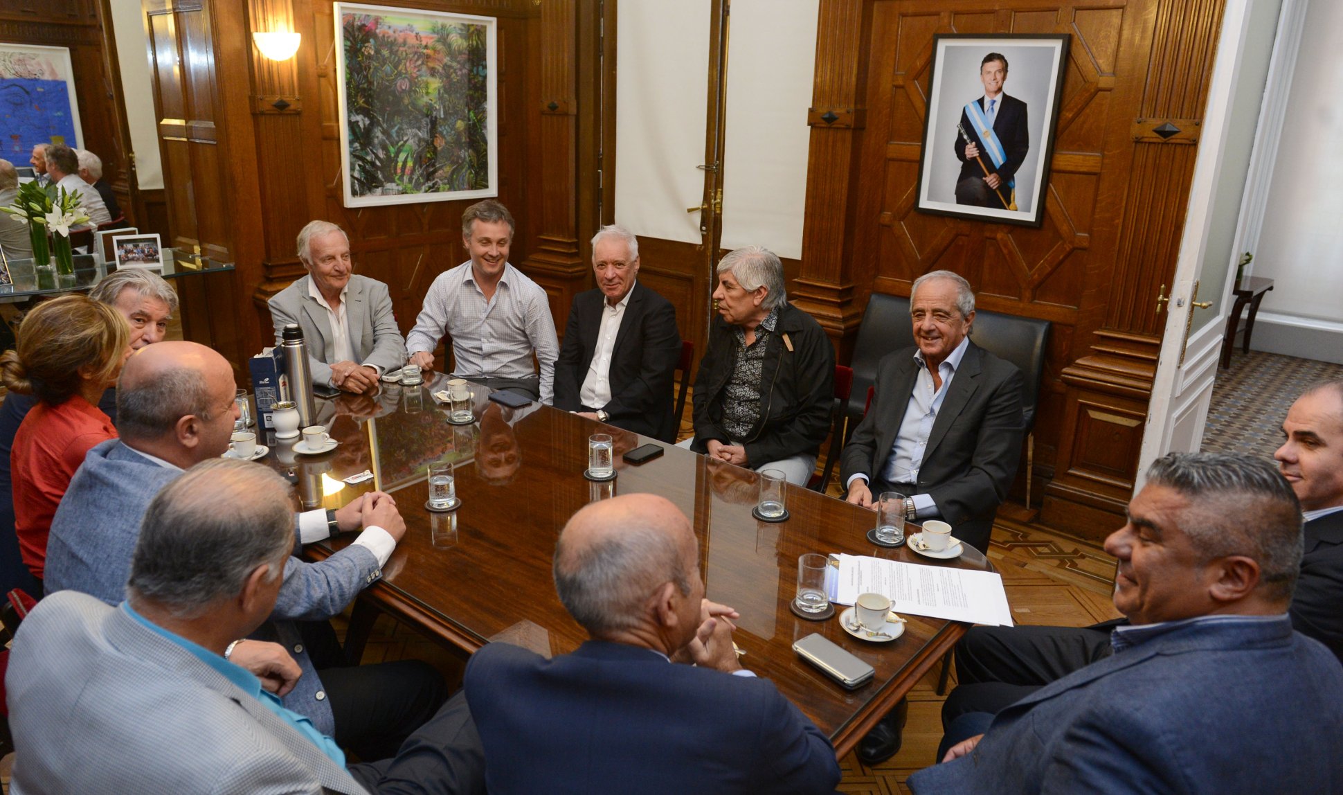 Fernando de Andreis, junto a dirigentes de la AFA