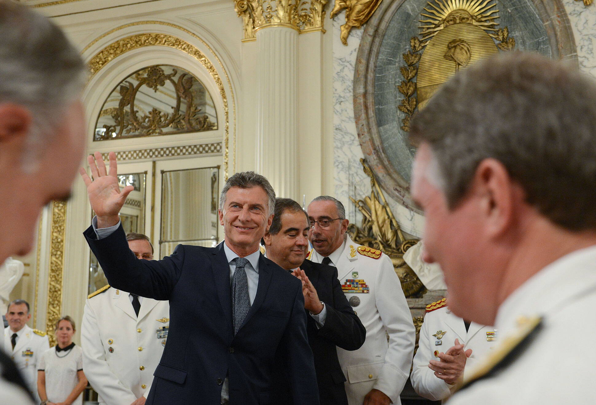 Macri entregó los sables a los oficiales superiores ascendidos de las FFAA