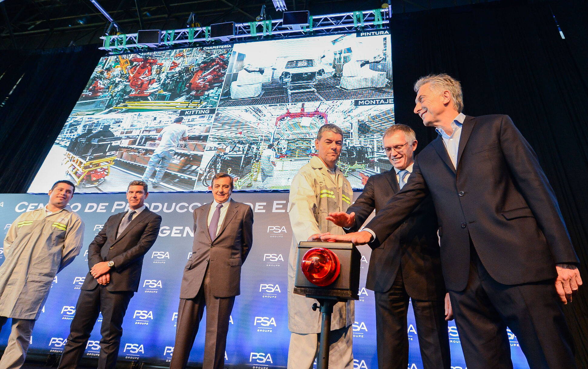 El Presidente encabezó la reinauguración de la planta de PSA-Peugeot en El Palomar