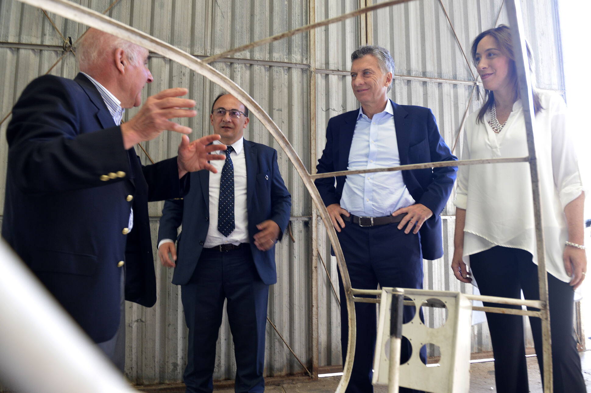 Mauricio Macri visitó la fábrica de helicópteros Cicaré