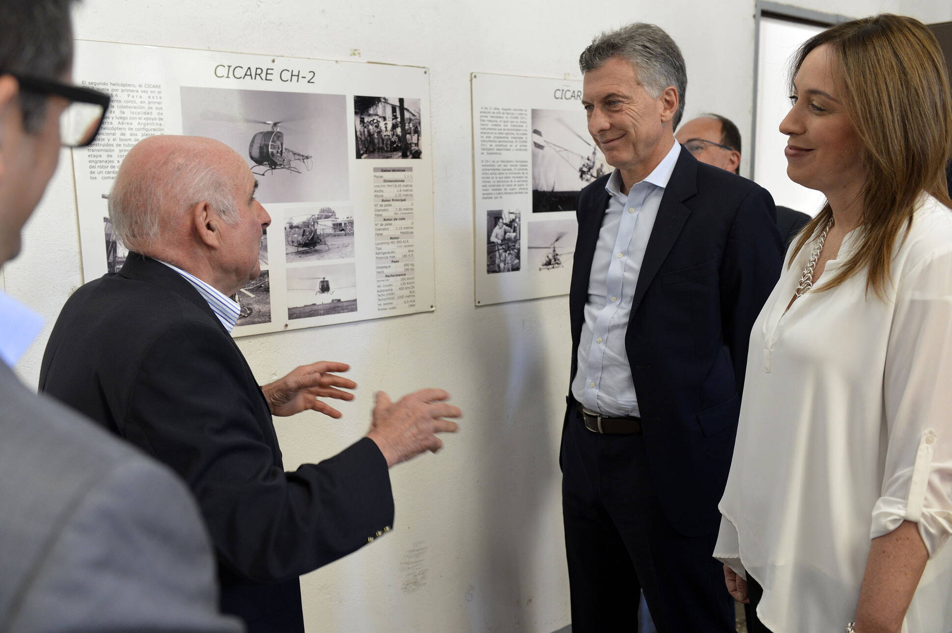 Mauricio Macri visitó la fábrica de helicópteros Cicaré