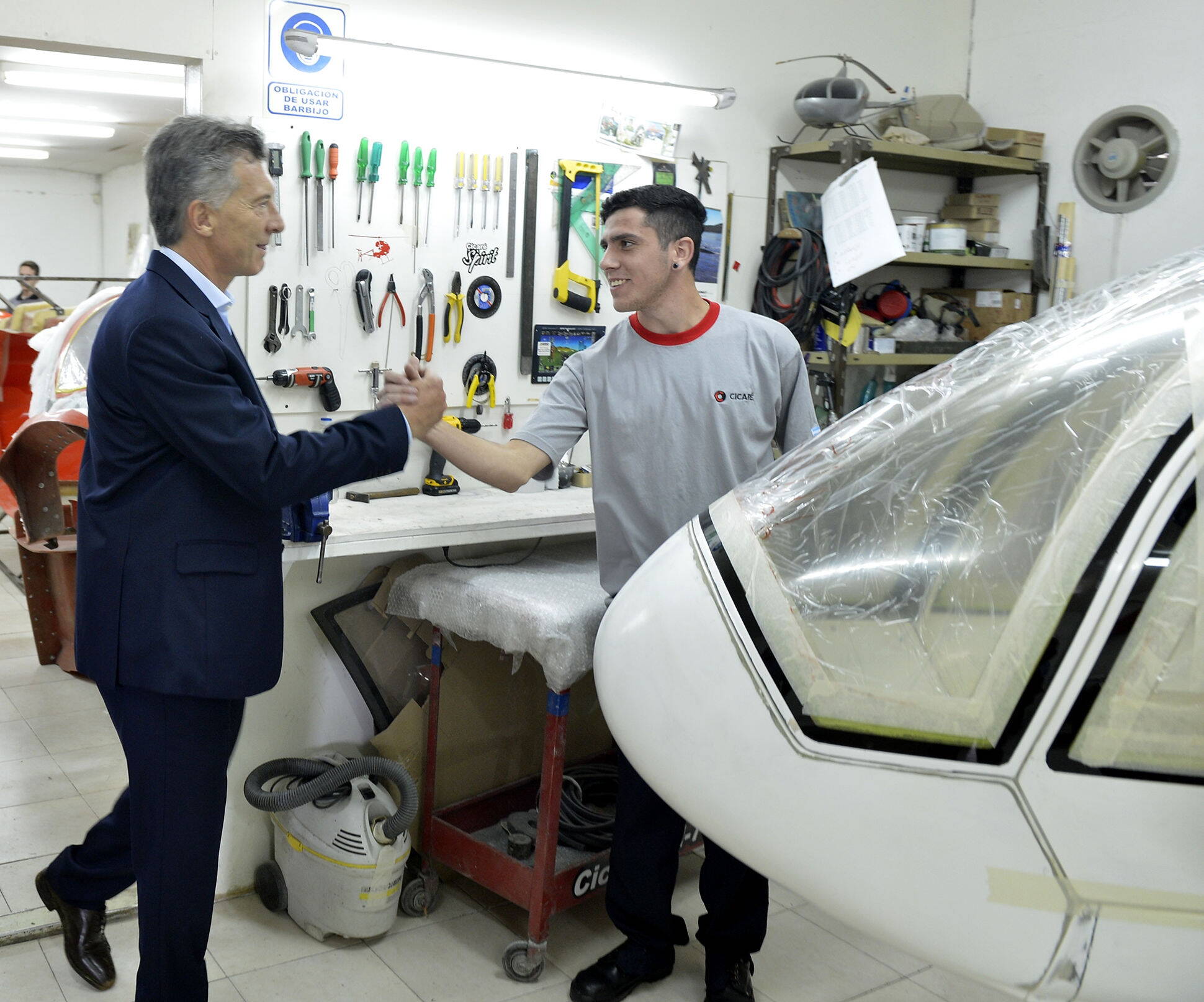 Mauricio Macri visitó la fábrica de helicópteros Cicaré
