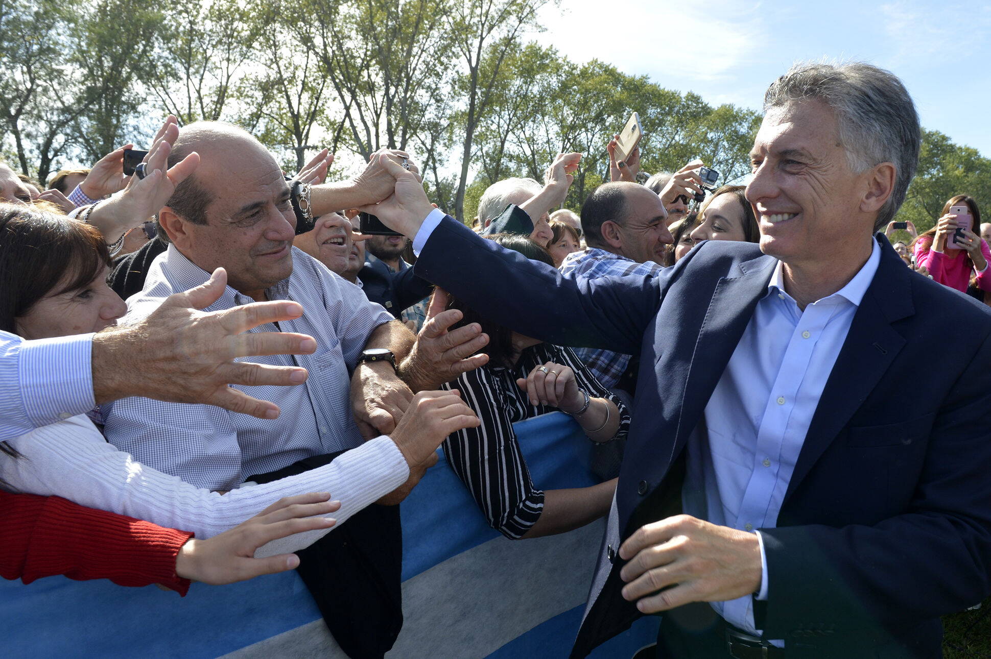 Mauricio Macri visitó la fábrica de helicópteros Cicaré