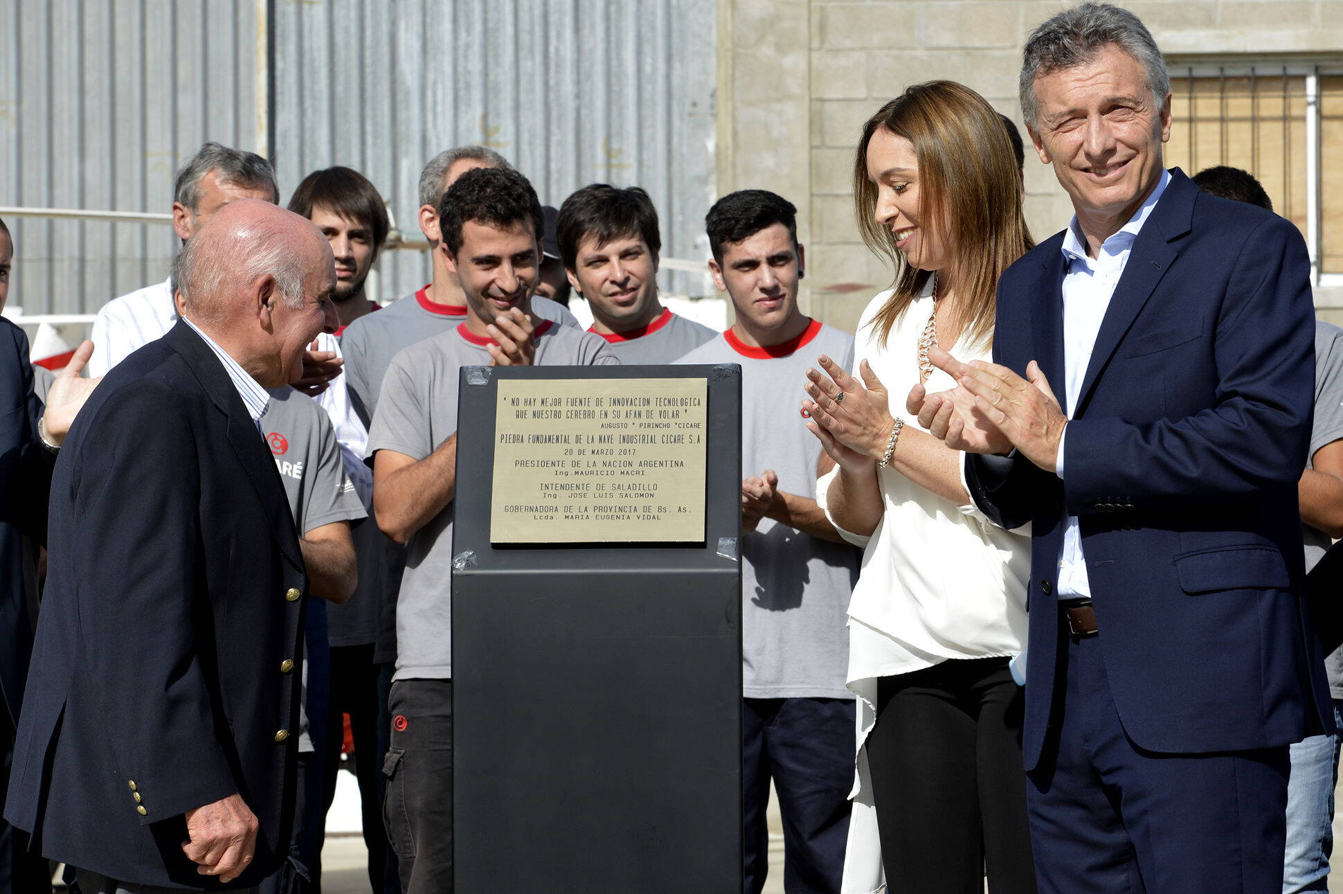 Mauricio Macri visitó la fábrica de helicópteros Cicaré