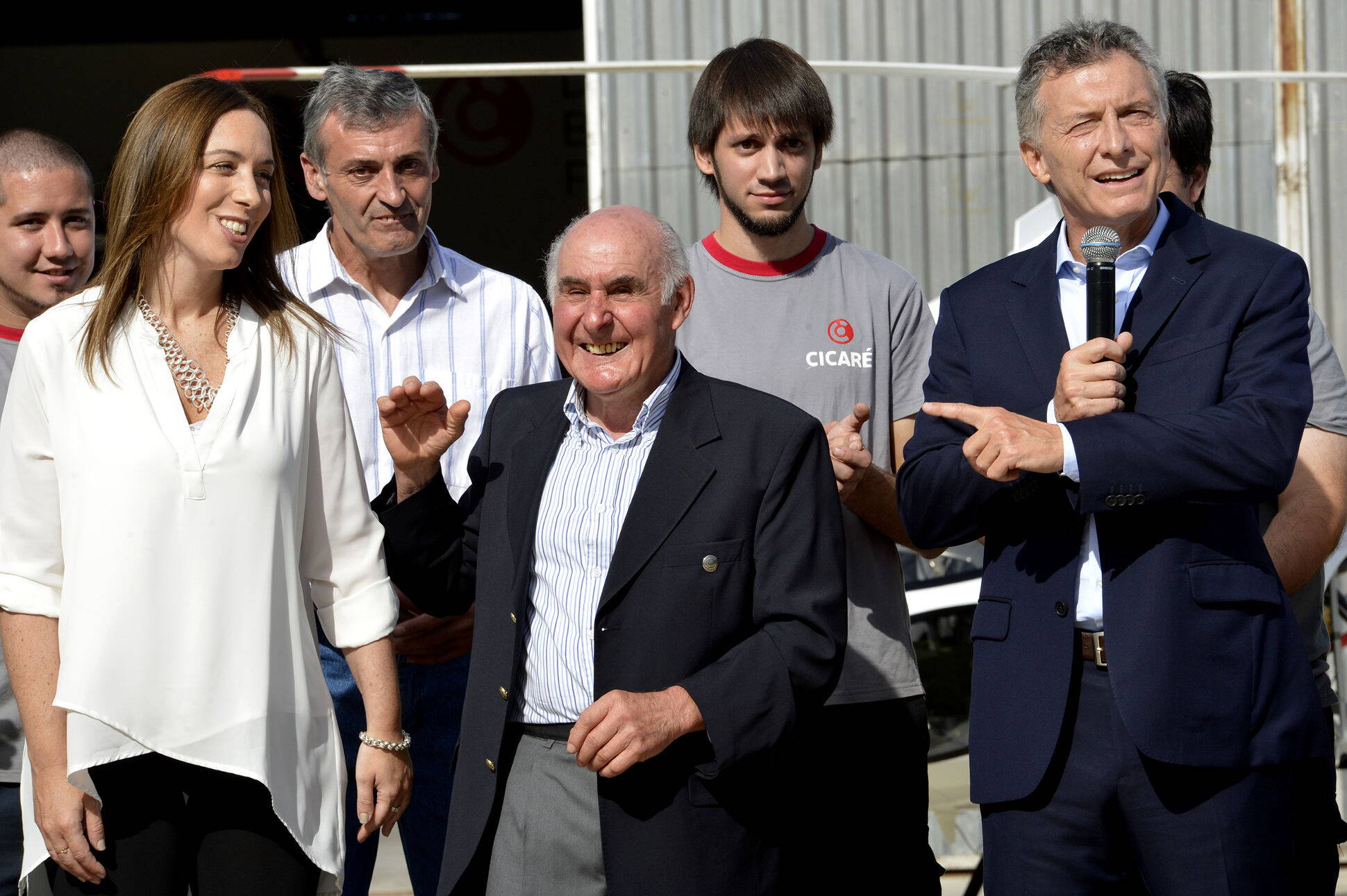 Mauricio Macri visitó la fábrica de helicópteros Cicaré