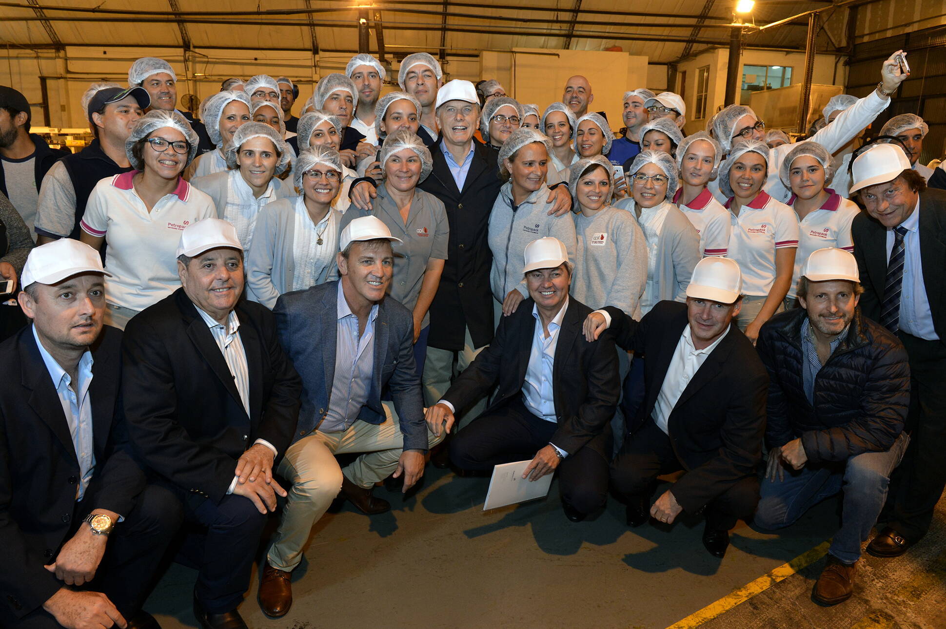 El Presidente recorrió una fábrica y un laboratorio en Paraná