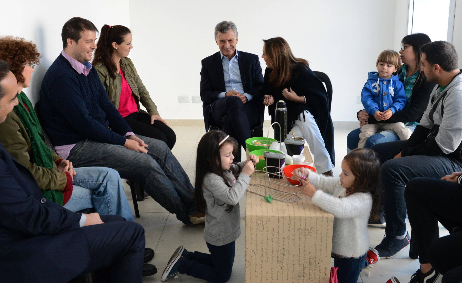 El Presidente se reunió con familias que adquirieron sus viviendas con el ProCreAr