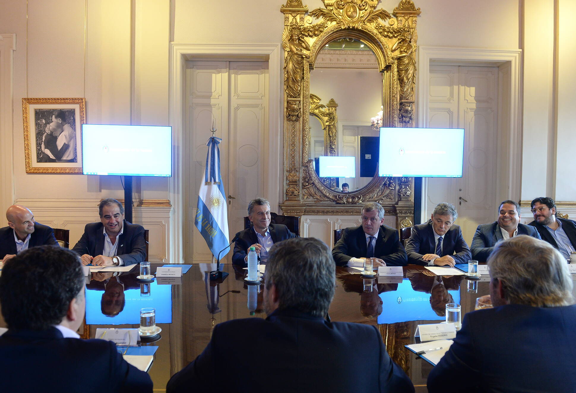 El presidente Macri encabezó una reunión de gabinete en la Casa Rosada
