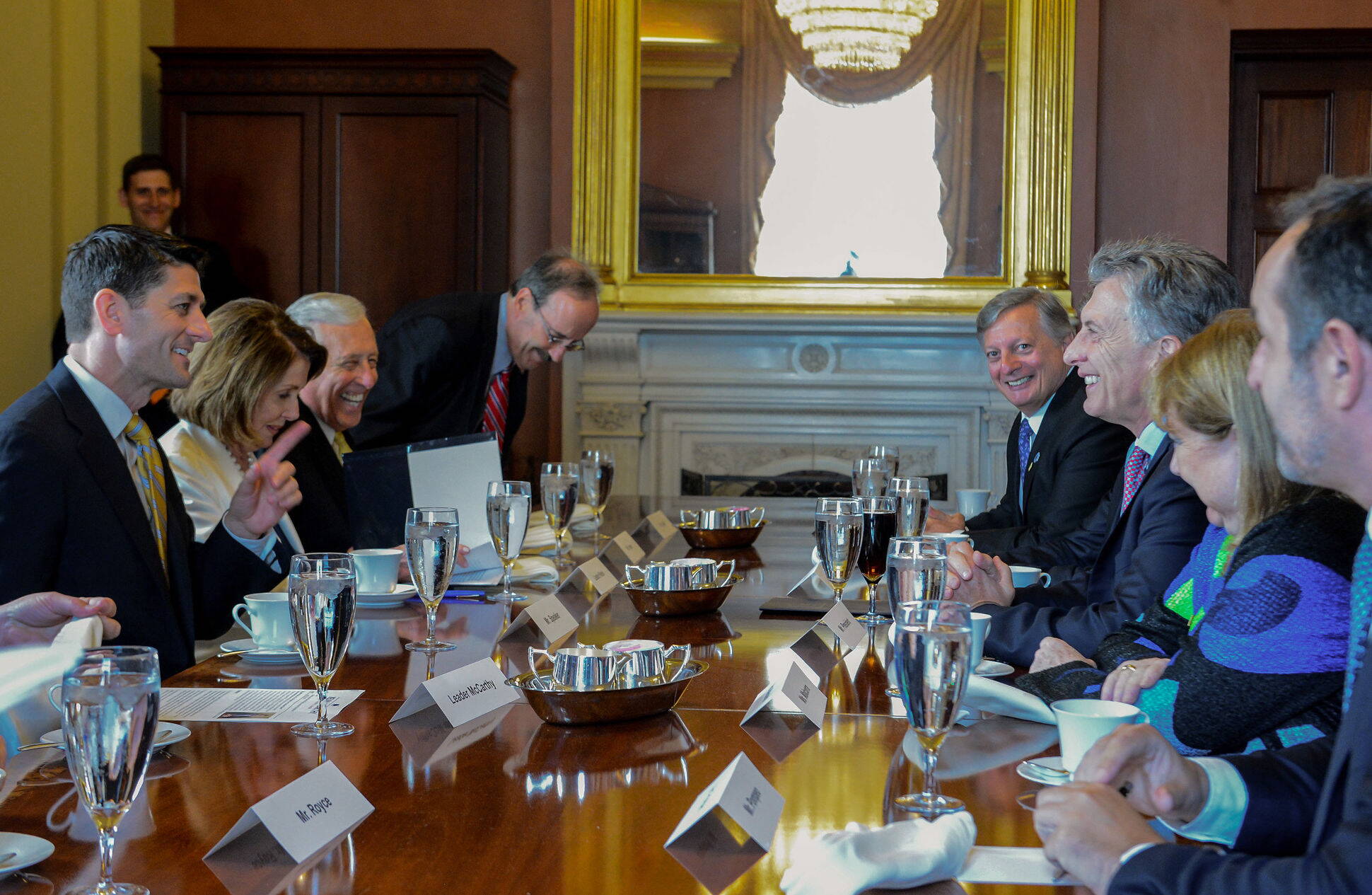 El Presidente se reunió con líderes parlamentarios de los Estados Unidos
