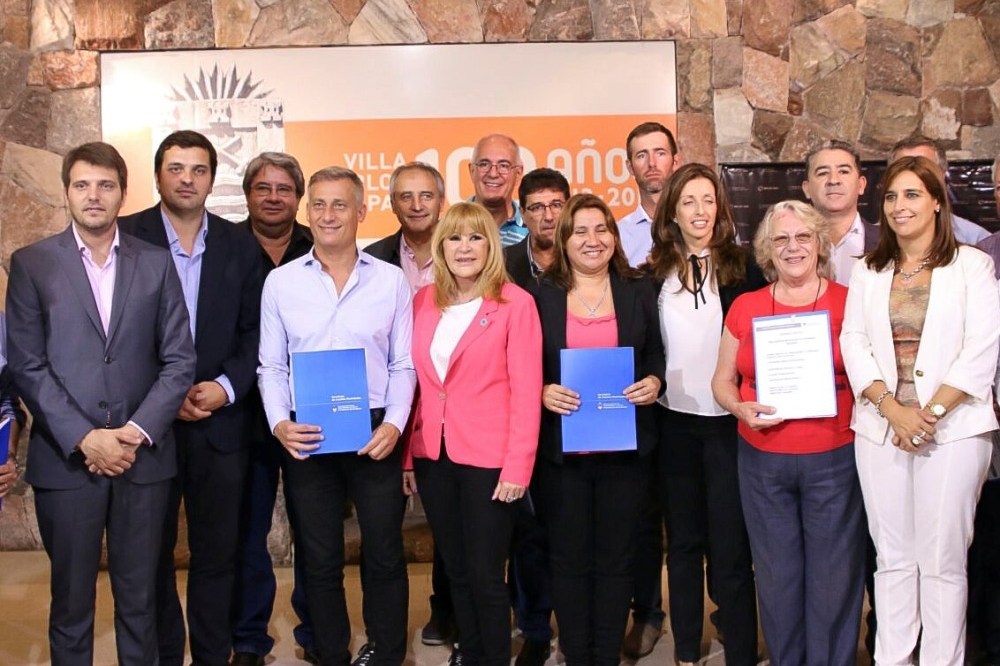 El Gobierno rubricó acuerdos en infraestructura con 14 municipios cordobeses