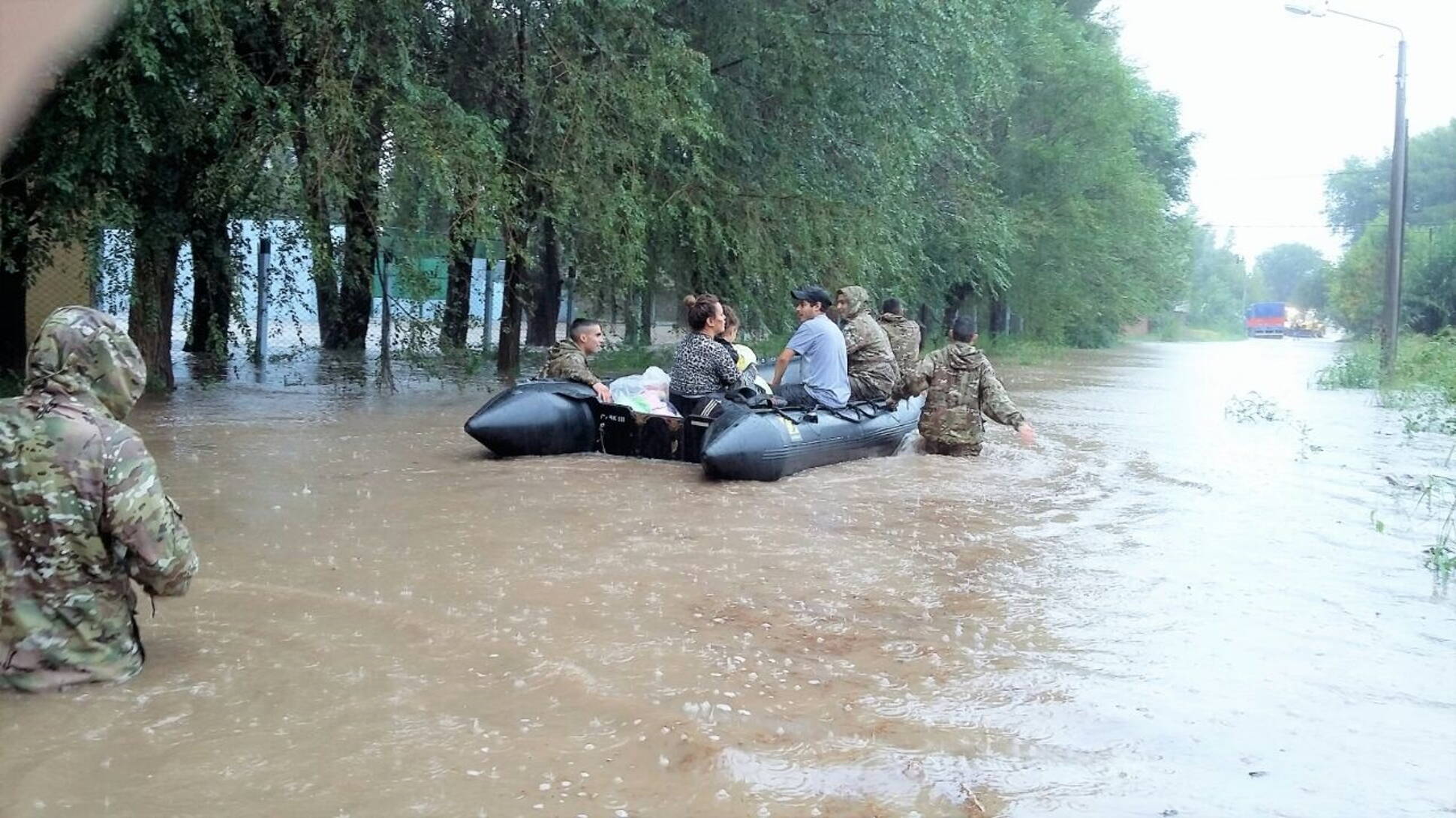 Continúa el operativo de asistencia a los pobladores afectados por los fuertes temporales e inundaciones
