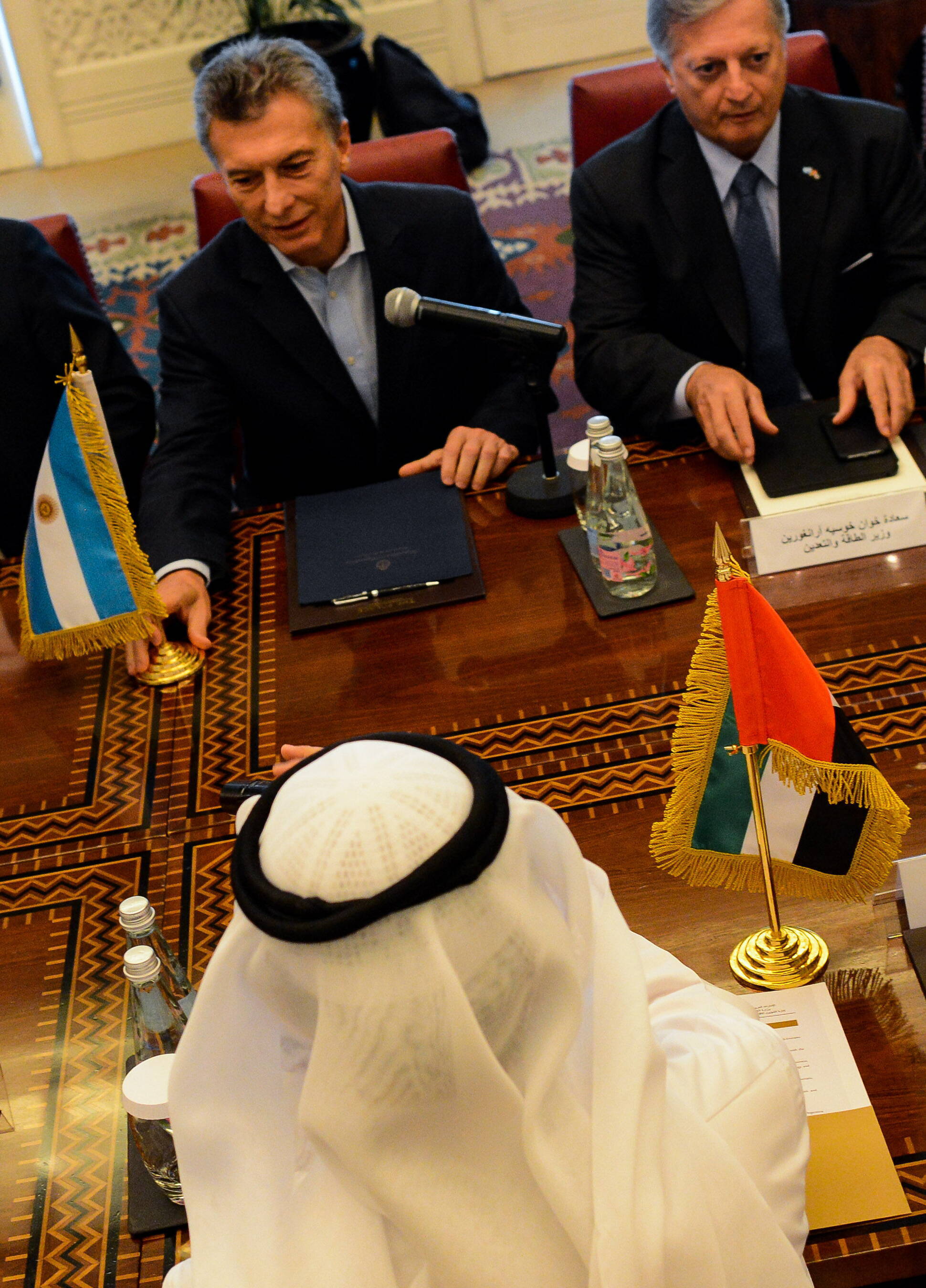 El Presidente se reunió con funcionarios y empresarios de Emiratos Árabes Unidos