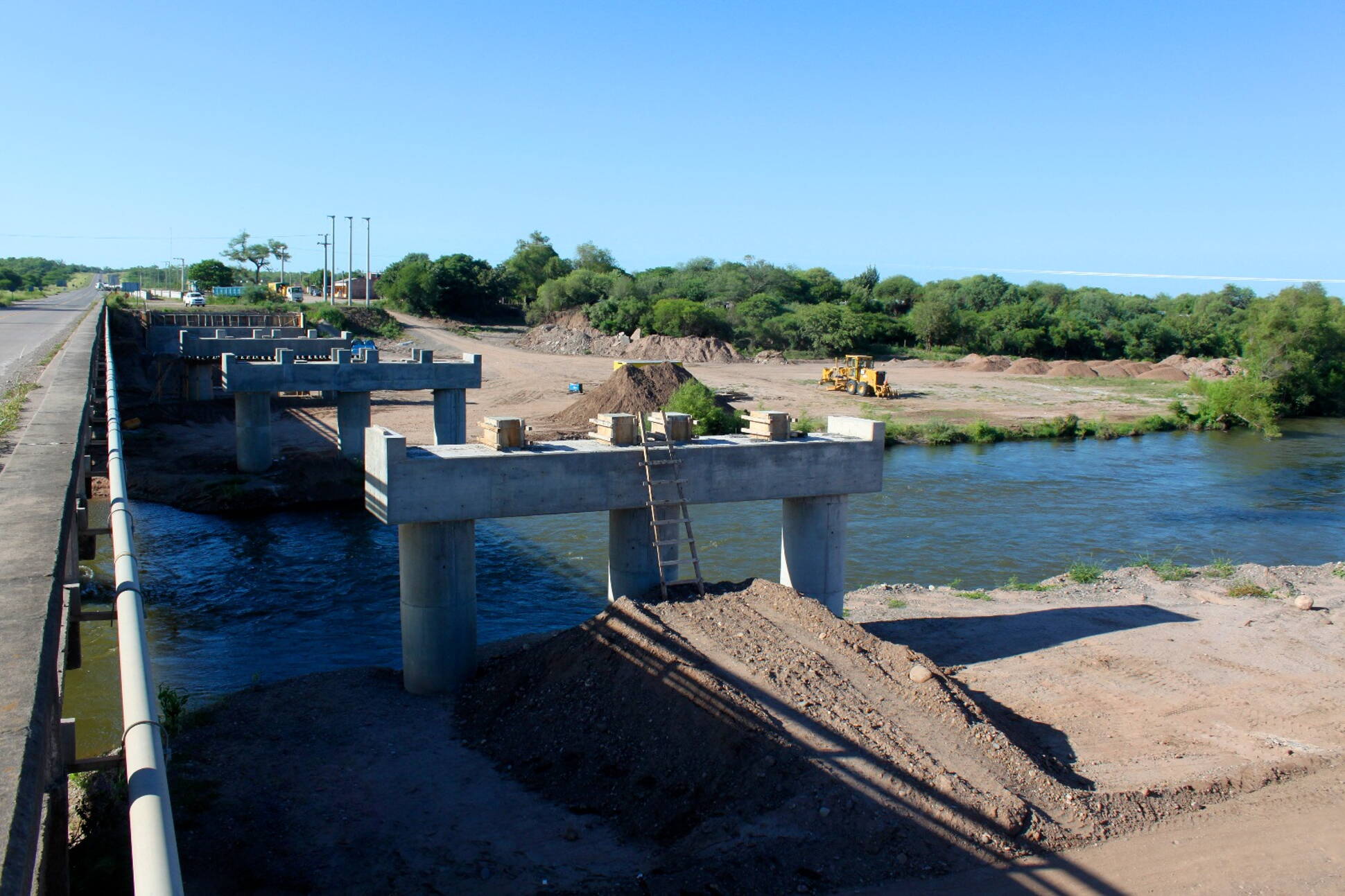 Avanzan las obras en el nuevo puente sobre el río Juramento en Salta