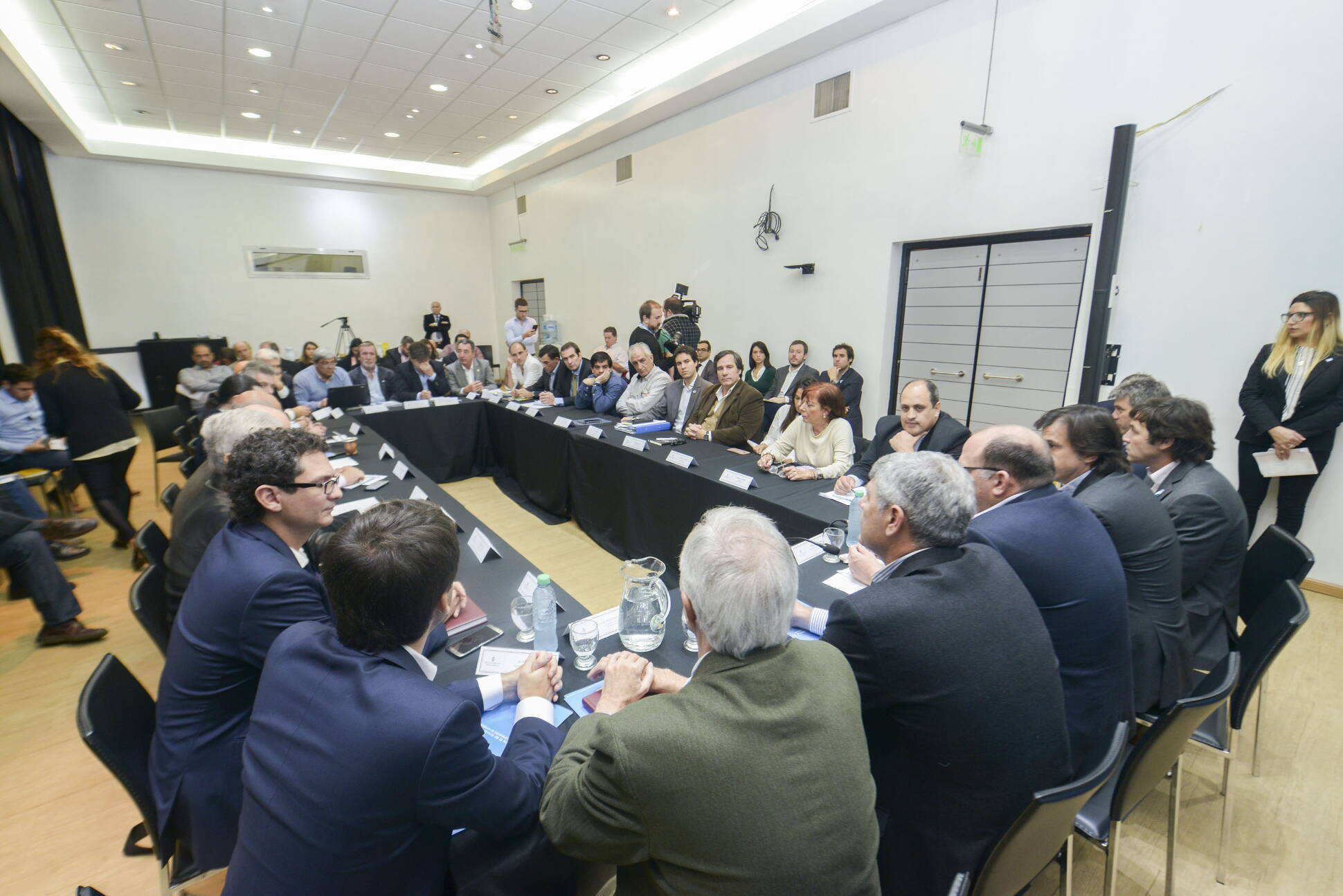 El Gobierno brinda apoyo financiero y logístico a productores frutícolas del Alto Valle