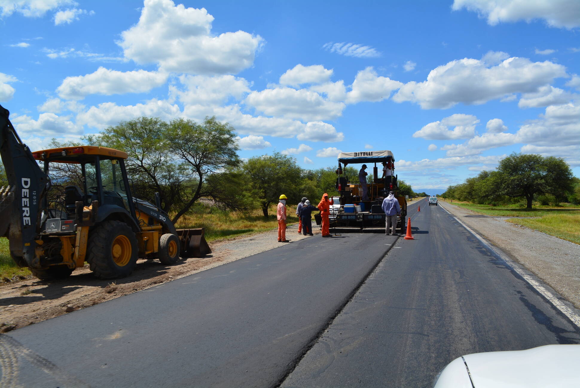 Vialidad comenzó diversas obras de repavimentación en Catamarca y La Rioja