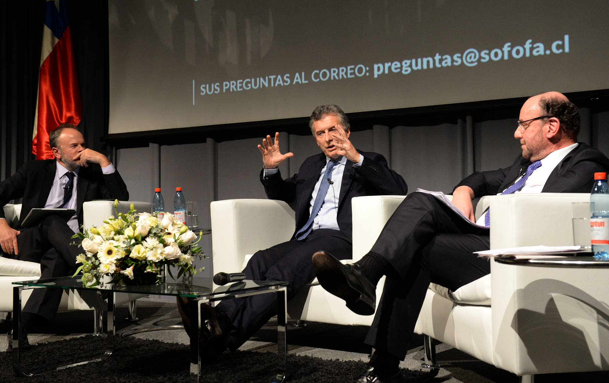 El Presidente se reunió en Chile con empresarios y con jóvenes emprendedores
