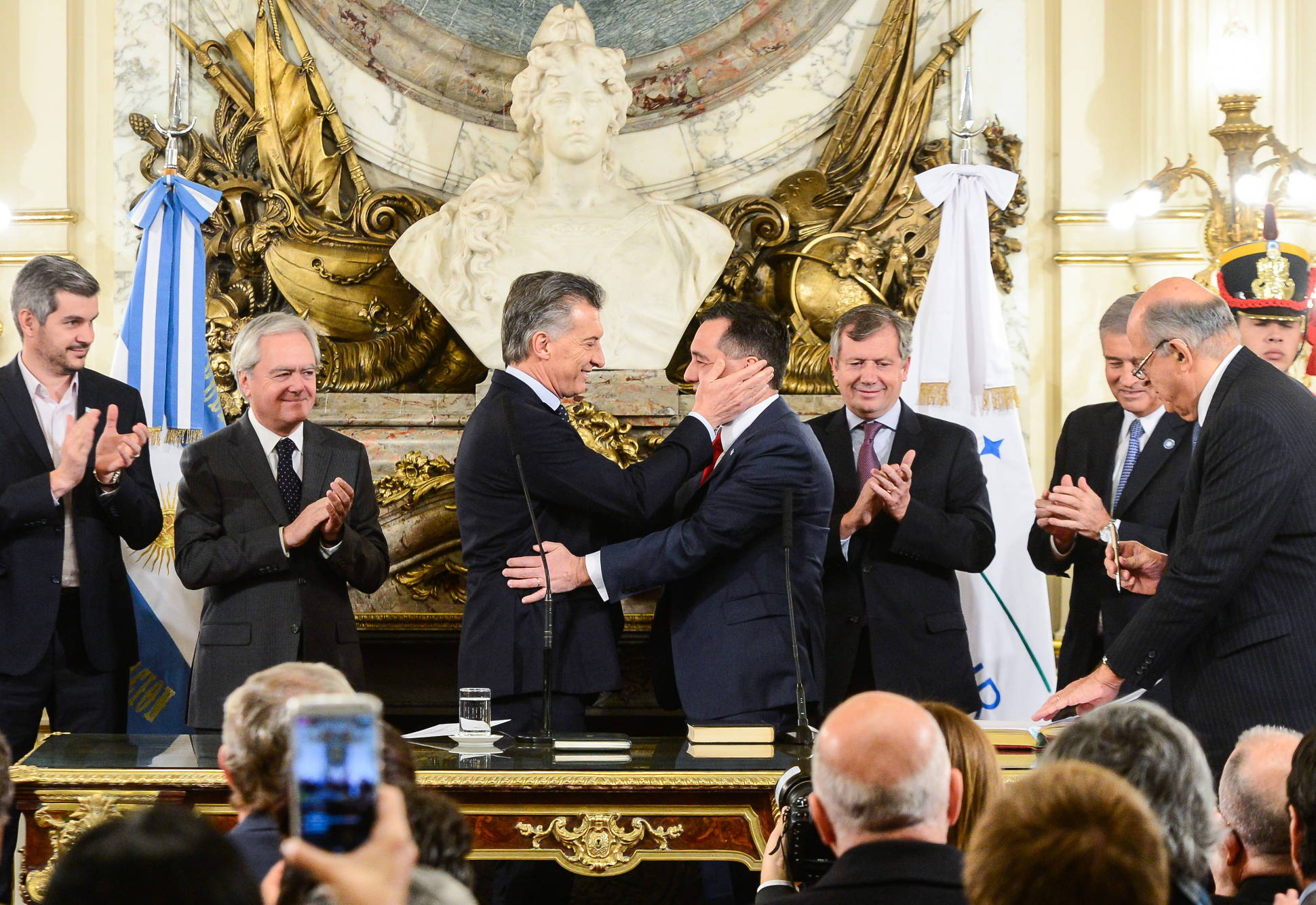 El Presidente tomó juramento a los nuevos ministros de Educación y de Defensa