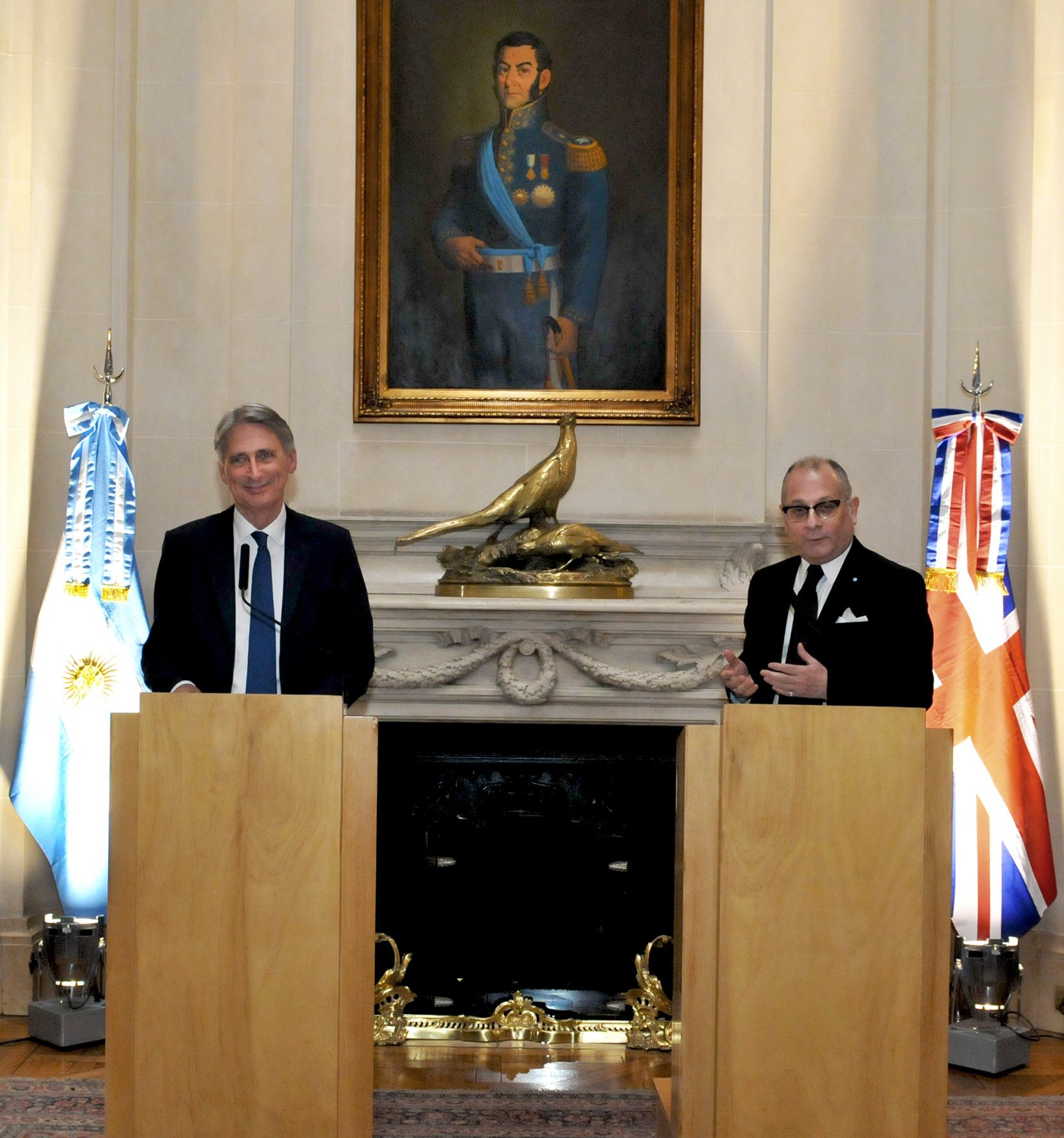 La Argentina y el Reino Unido acordaron profundizar su relación comercial