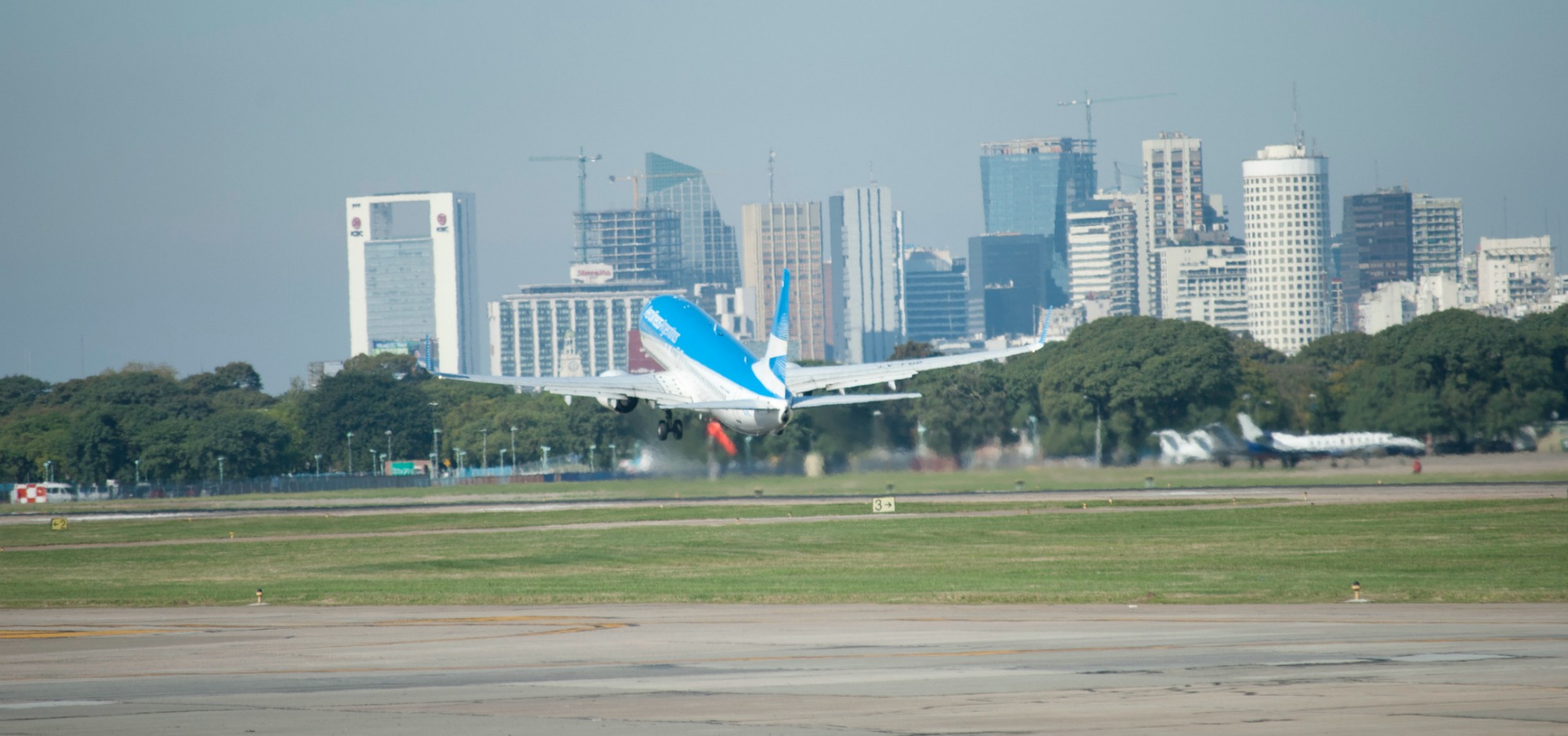 La llegada de turistas extranjeros por vía aérea creció 7,6 por ciento en junio