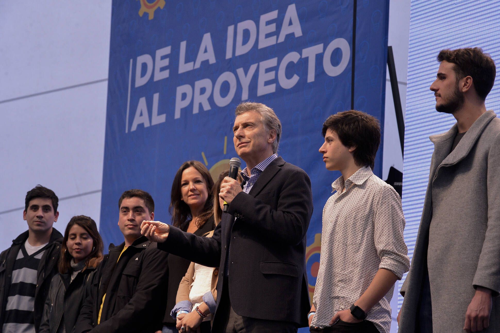 El Presidente encabezó el lanzamiento de un programa de microcréditos para jóvenes emprendedores