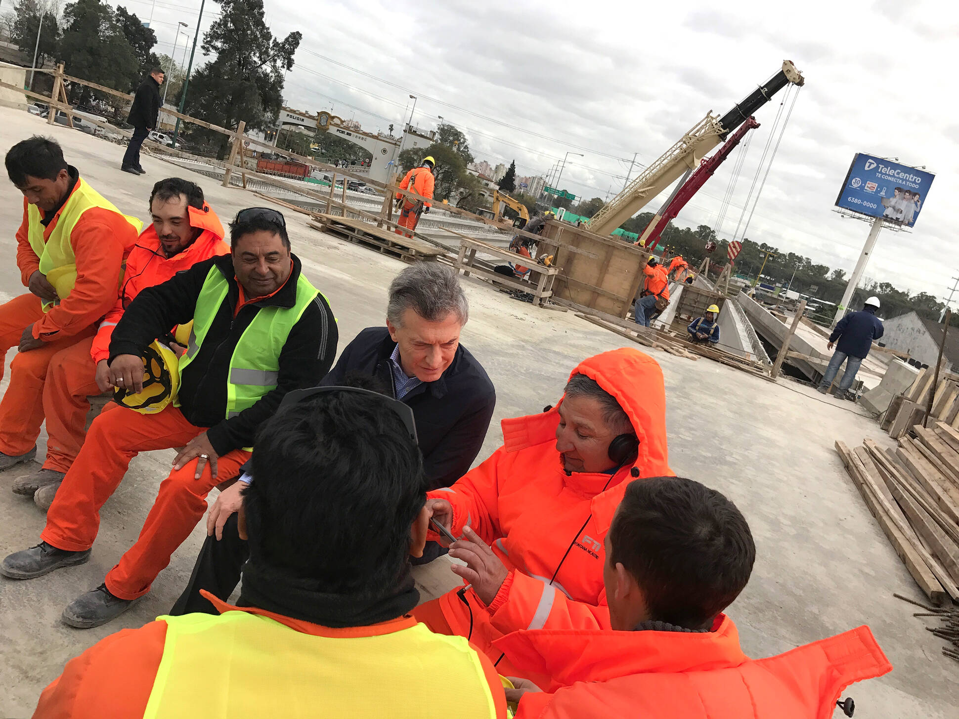 El Presidente supervisó las obras del viaducto de Puente La Noria