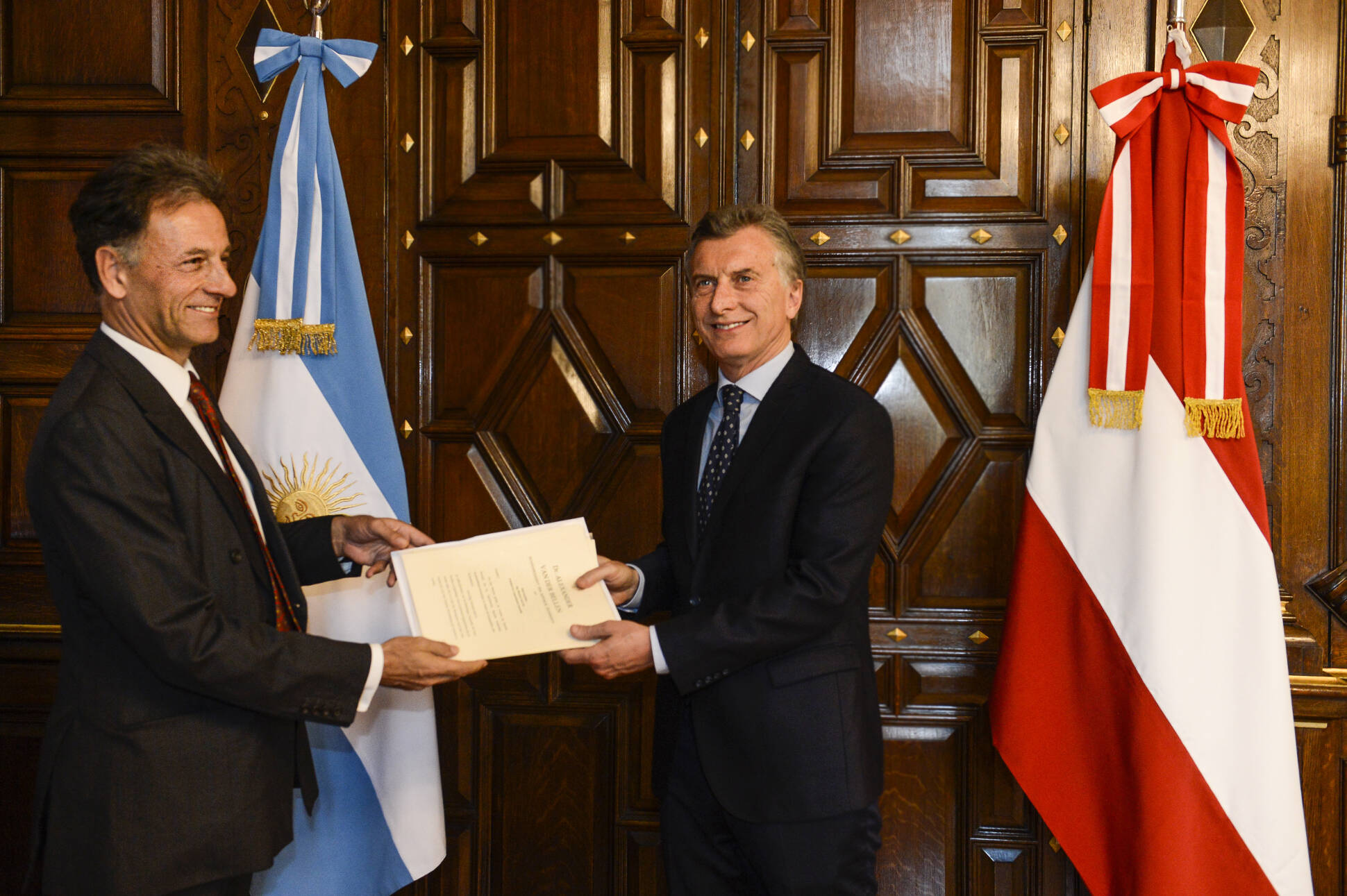 El Presidente recibió las cartas credenciales de siete embajadores