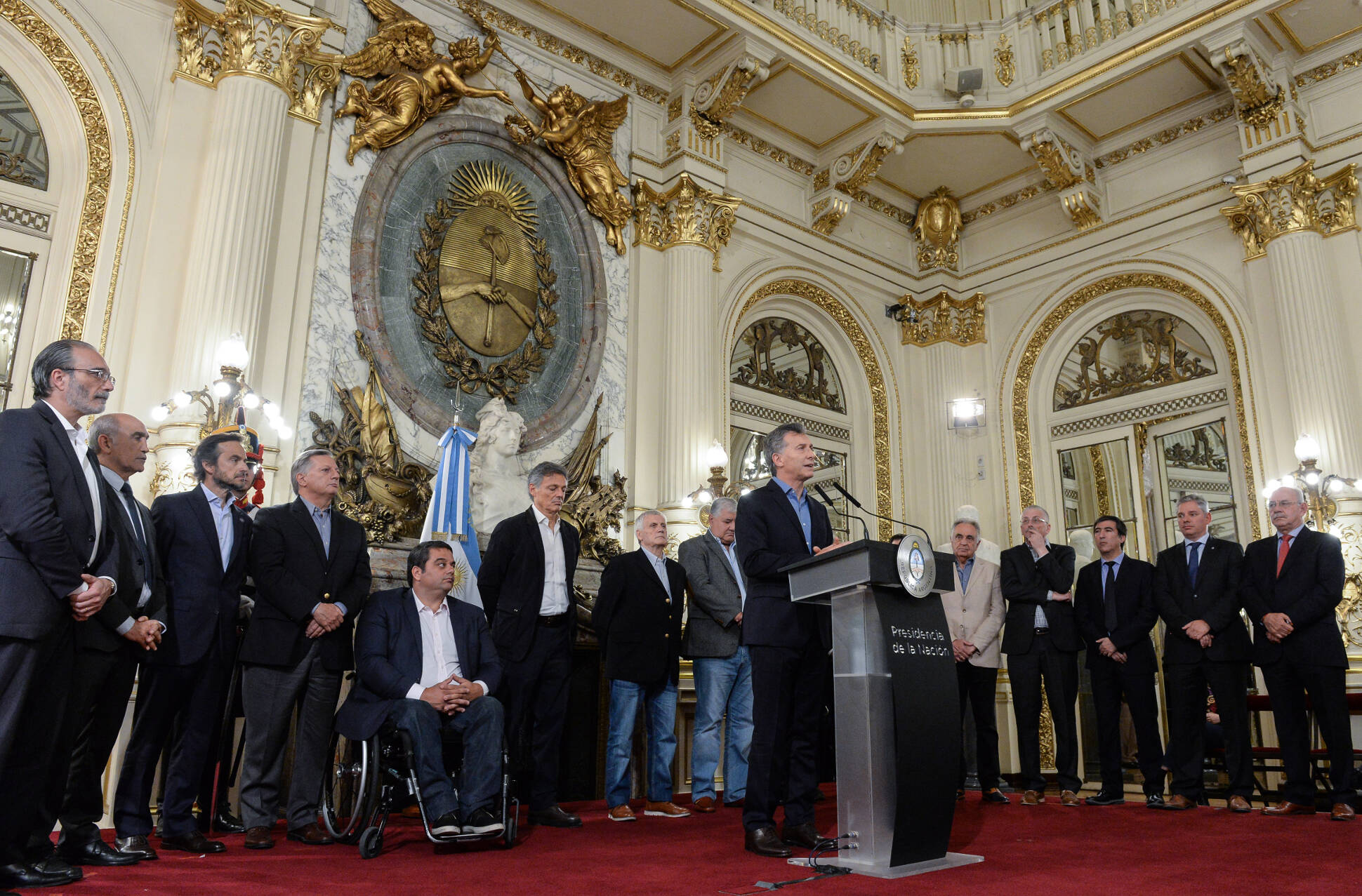 El presidente Macri firmó el acuerdo de productividad para las energías renovables