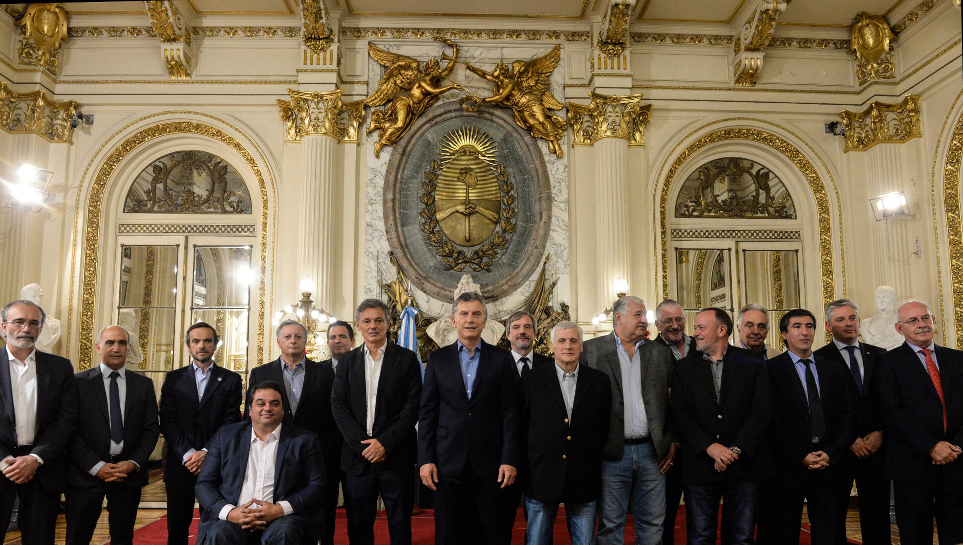 El presidente Macri firmó el acuerdo de productividad para las energías renovables