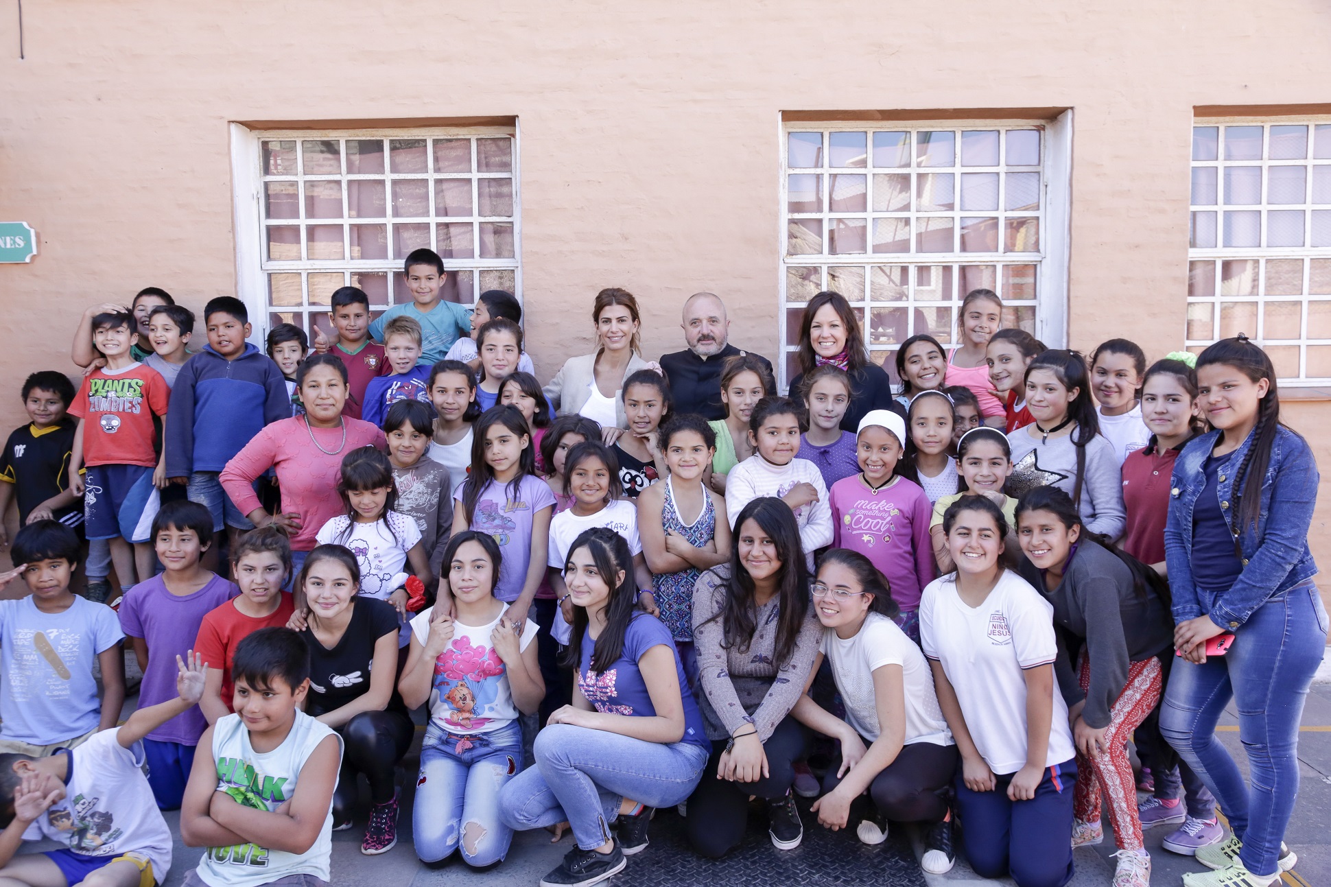 Juliana Awada visitó una fundación que brinda alimentos y apoyo escolar a 230 niños y adolescentes en José C. Paz