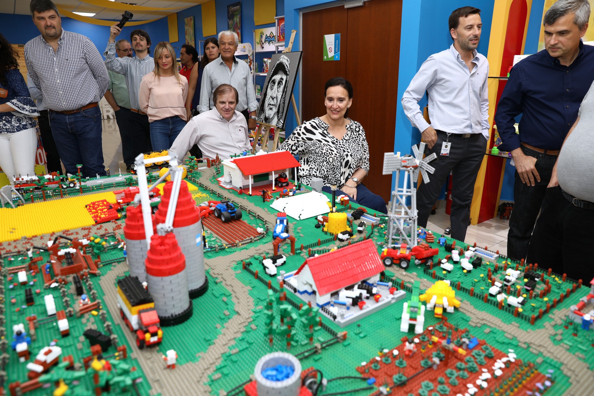 Rasti y Michetti presentaron juguetes producidos por personas con discapacidad