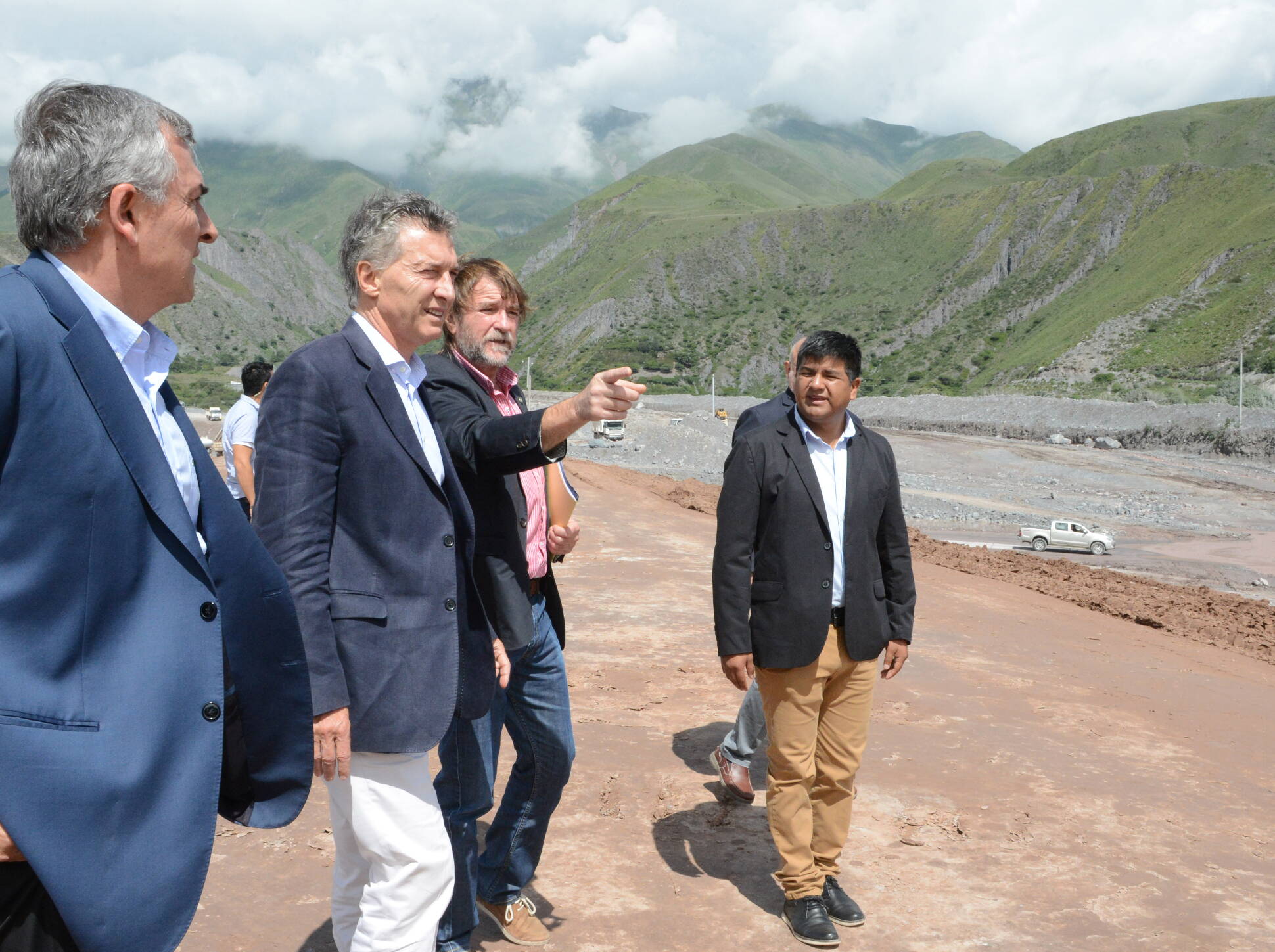 El Presidente recorrió las obras de reconstrucción de la localidad jujeña de Volcán, arrasada por un alud hace un año