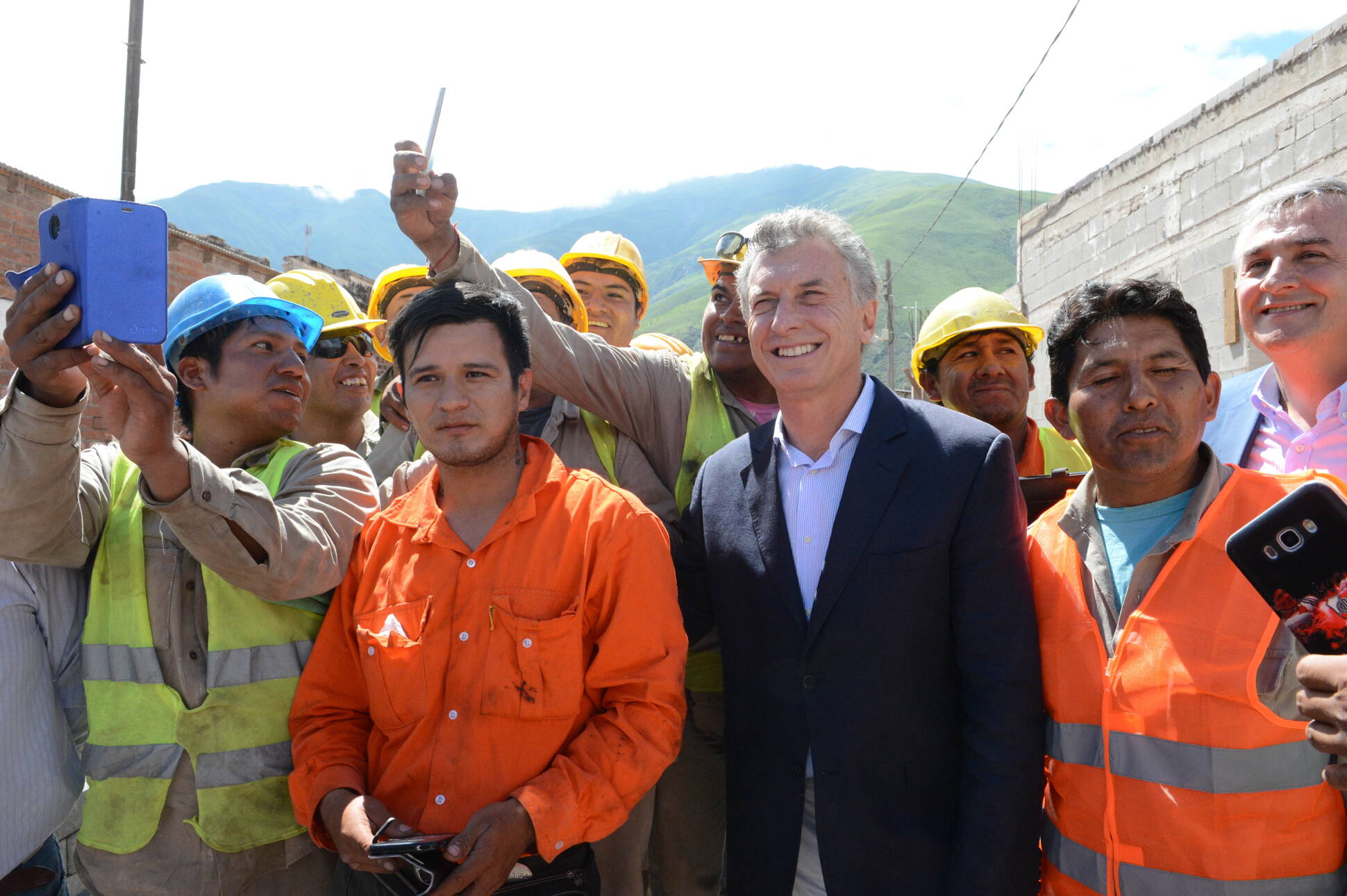 El Presidente recorrió las obras de reconstrucción de la localidad jujeña de Volcán, arrasada por un alud hace un año