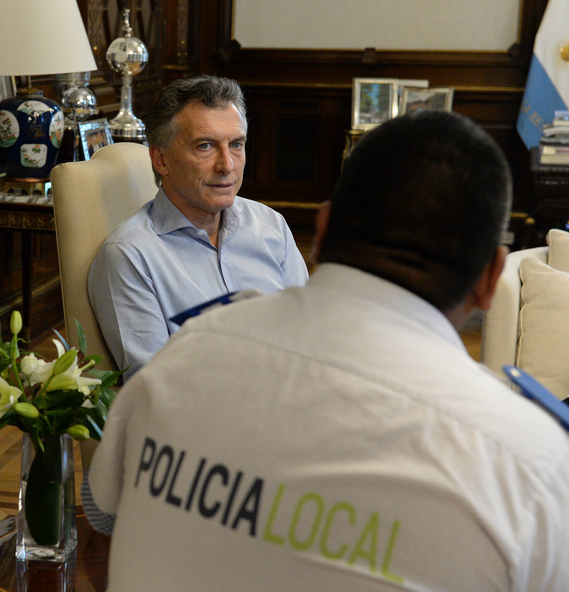 Macri recibió al policía que protegió de un violento asalto a un turista en La Boca
