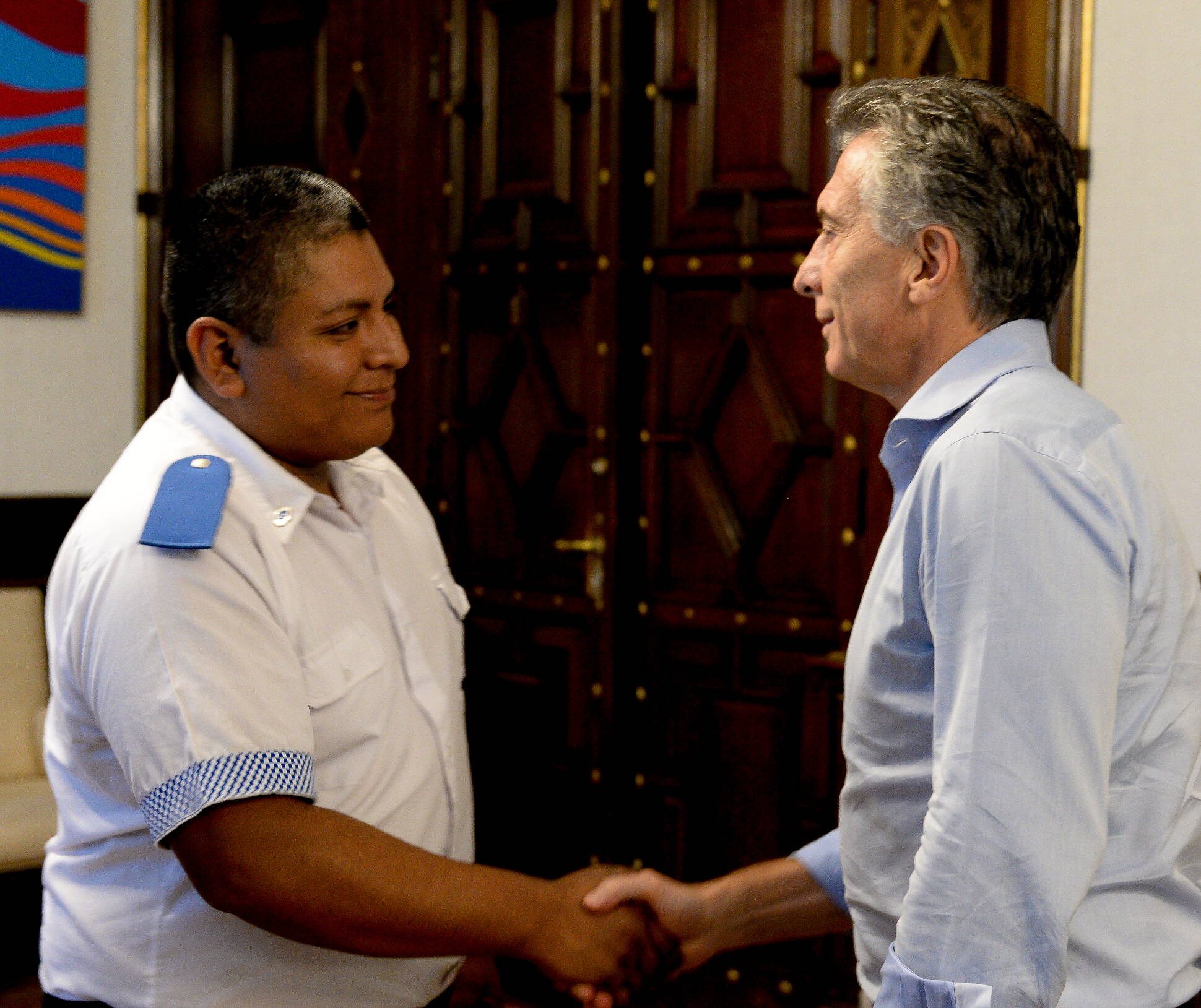 Macri recibió al policía que protegió de un violento asalto a un turista en La Boca