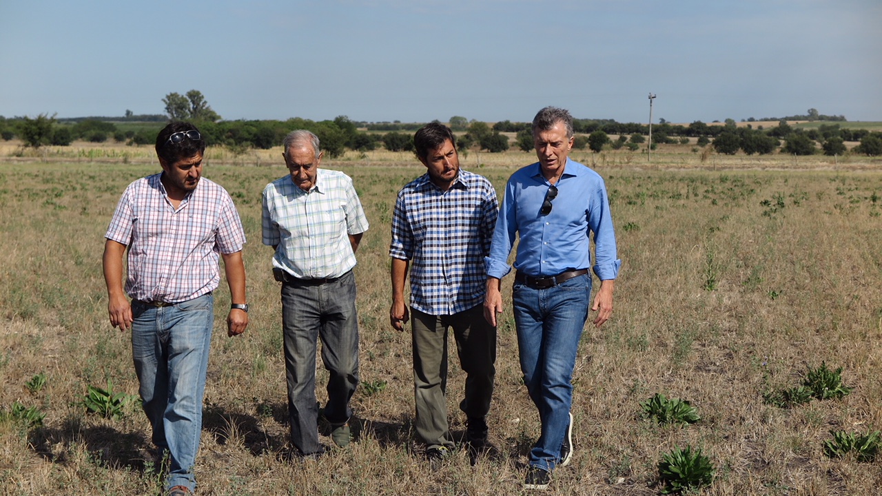 El Presidente visitó a una familia entrerriana de productores agropecuarios afectada por la sequía