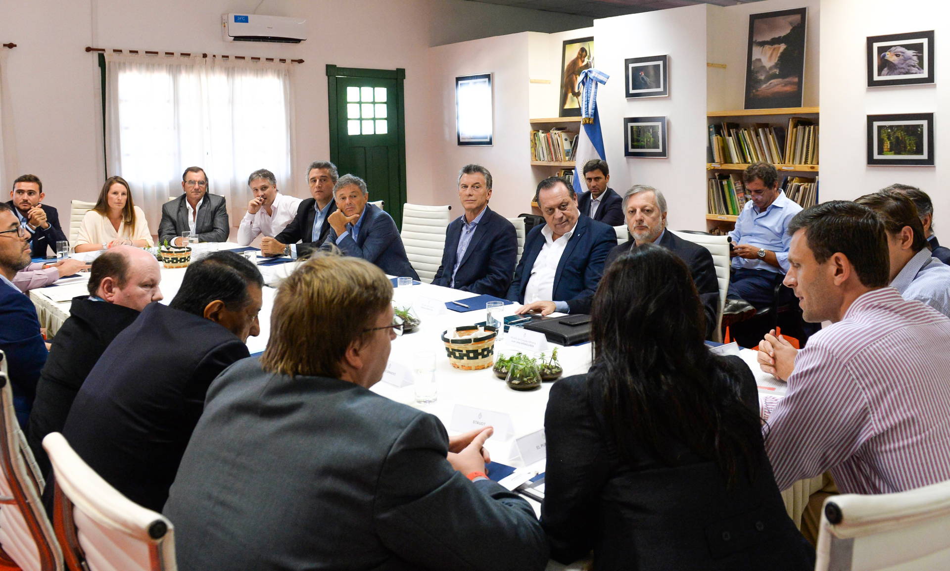 El Presidente mantuvo una reunión con empresarios de la región Noreste en Puerto Iguazú