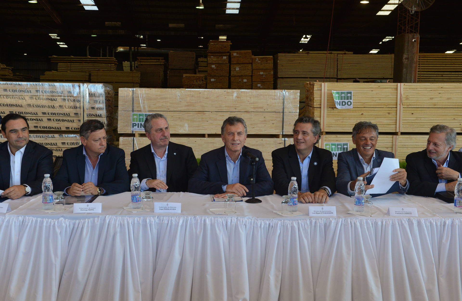 Macri encabezó una mesa de competitividad foresto industrial en Misiones