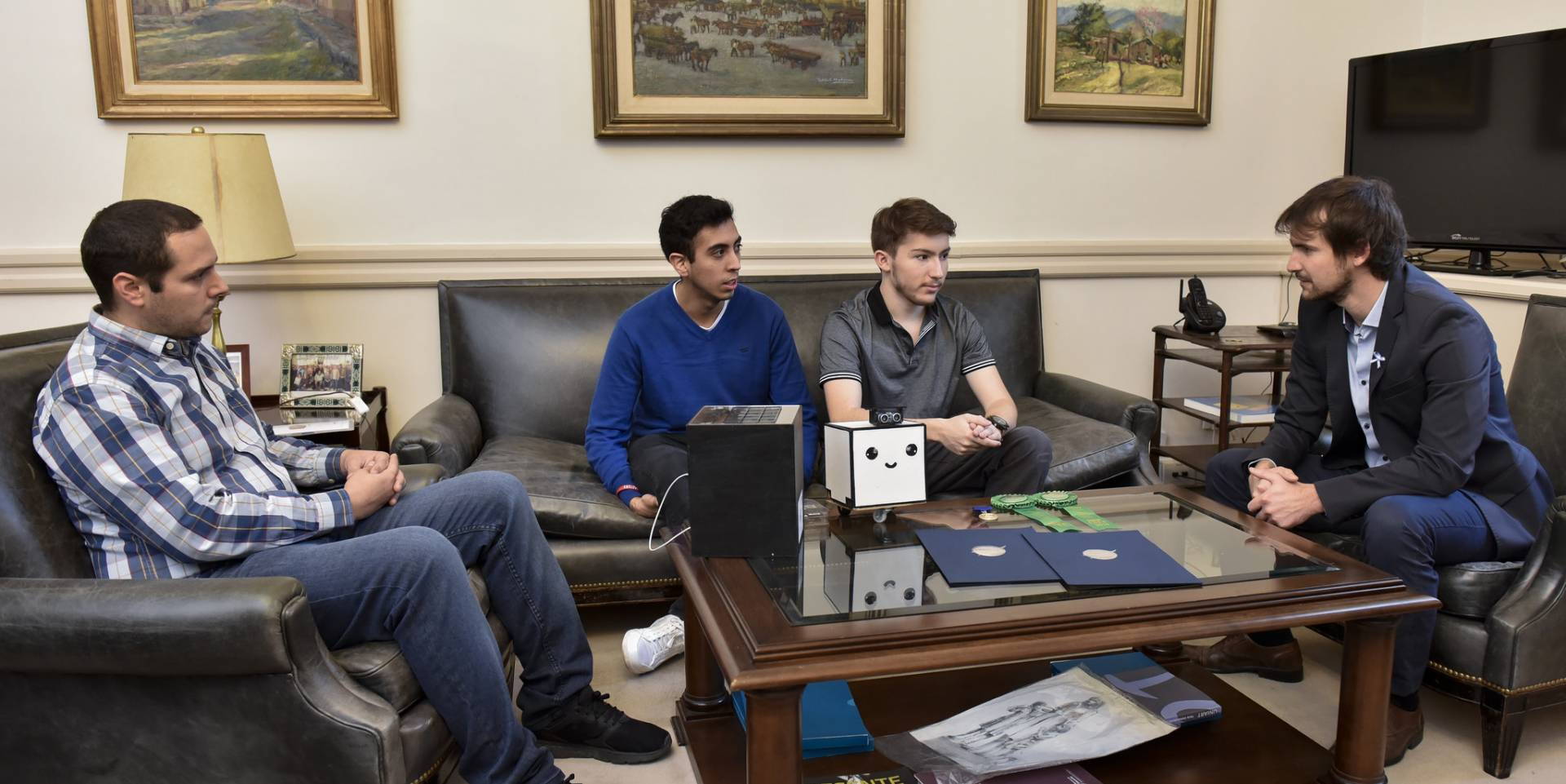 Alumnos argentinos fueron premiados en Estados Unidos por el diseño de un robot