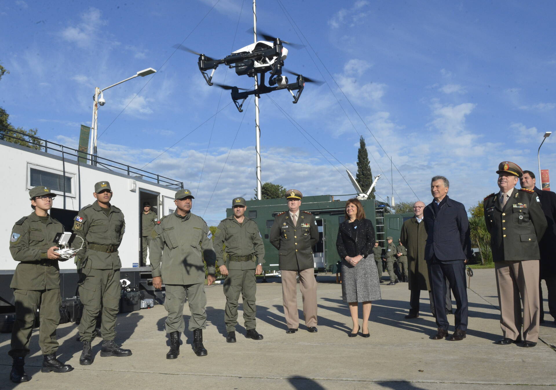 Macri visitó la Escuela de Gendarmería y se reunió con cadetes