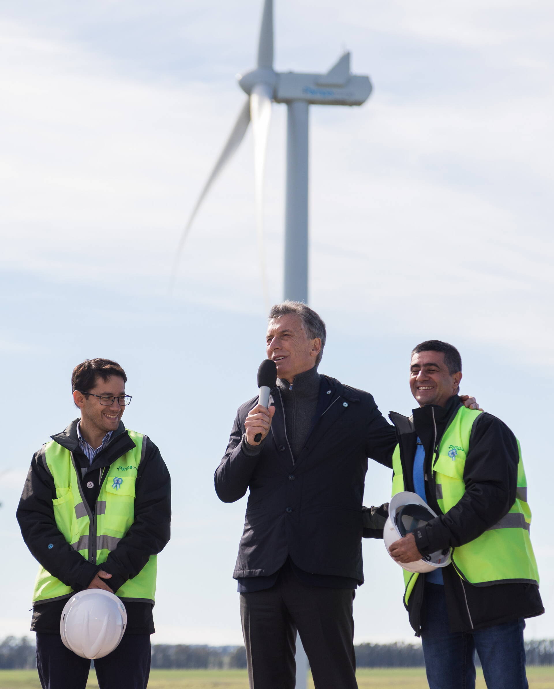 El Presidente inauguró un parque eólico que generará electricidad para 200 mil hogares